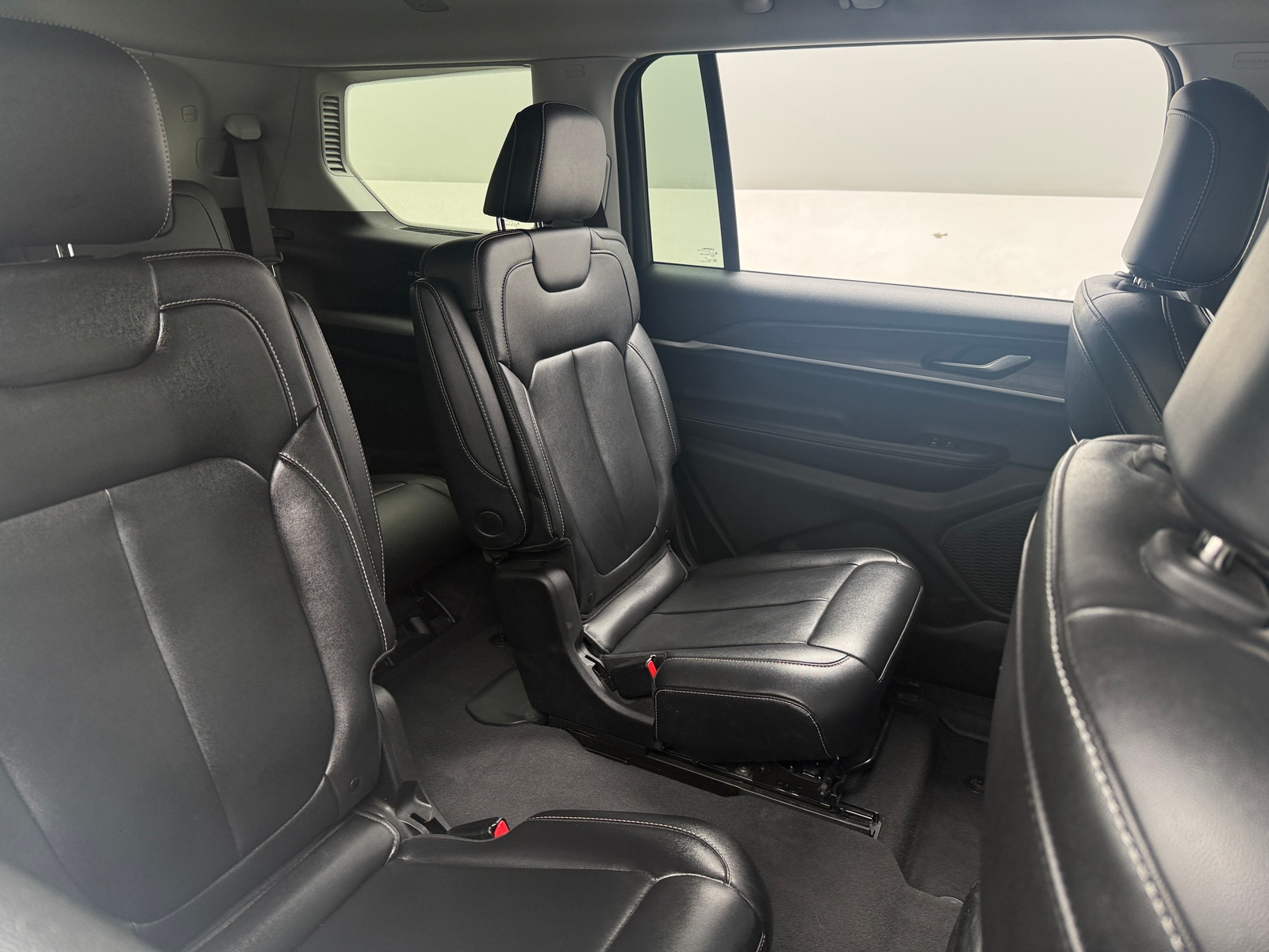 Thumbnail: 2023 Jeep Grand Cherokee L - 5