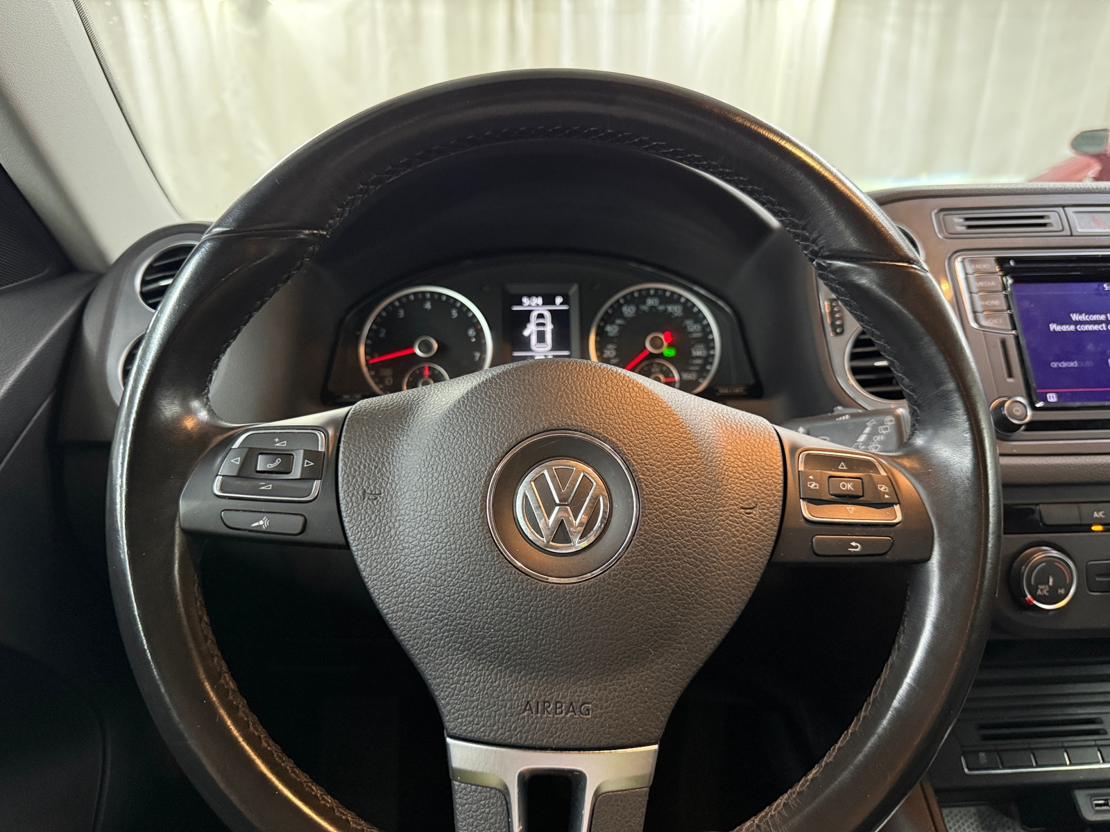 Thumbnail: 2017 Volkswagen Tiguan - 5
