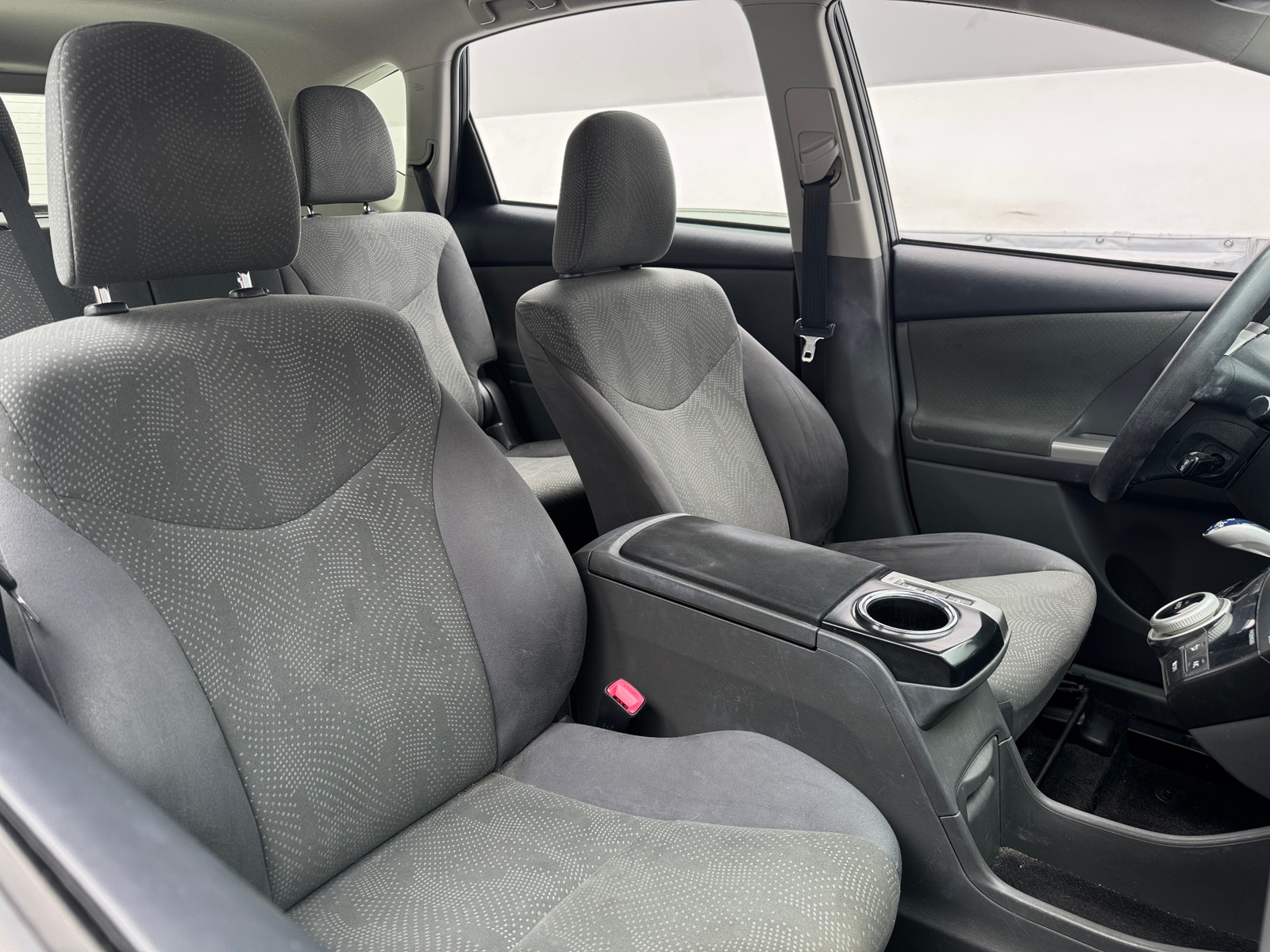 Thumbnail: 2014 Toyota Prius v - 2