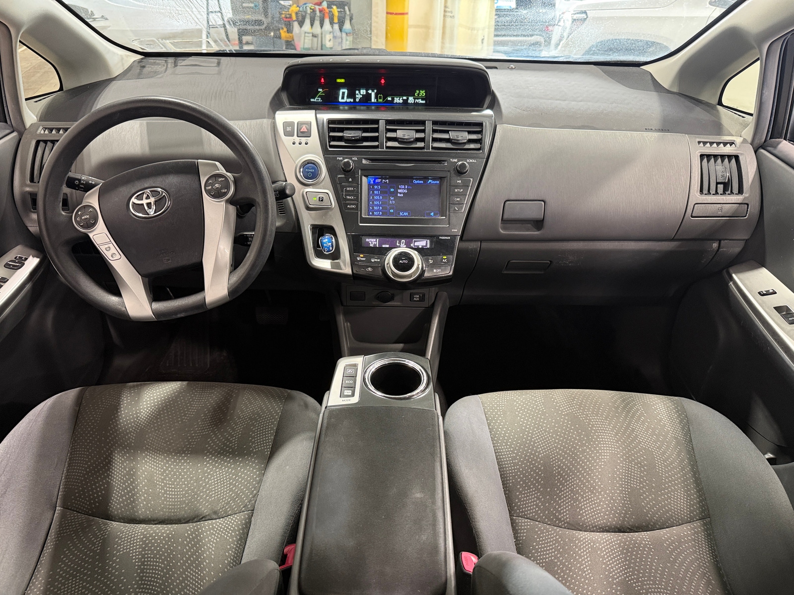 Thumbnail: 2014 Toyota Prius v - 3