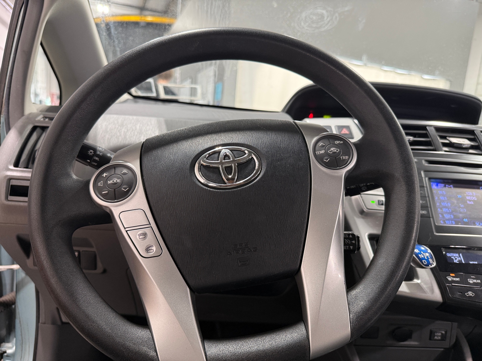 Thumbnail: 2014 Toyota Prius v - 5