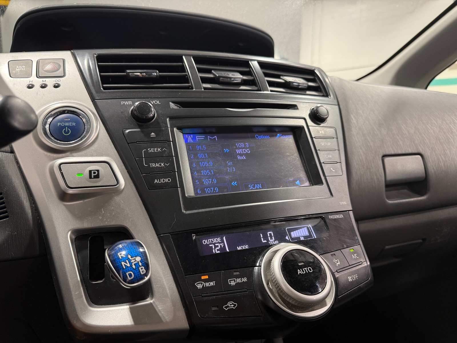 Thumbnail: 2014 Toyota Prius v - 4