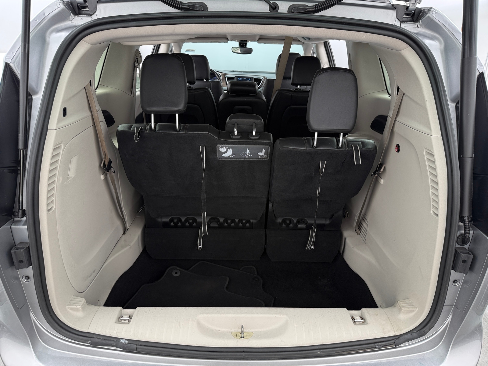 Thumbnail: 2019 Chrysler Pacifica - 6
