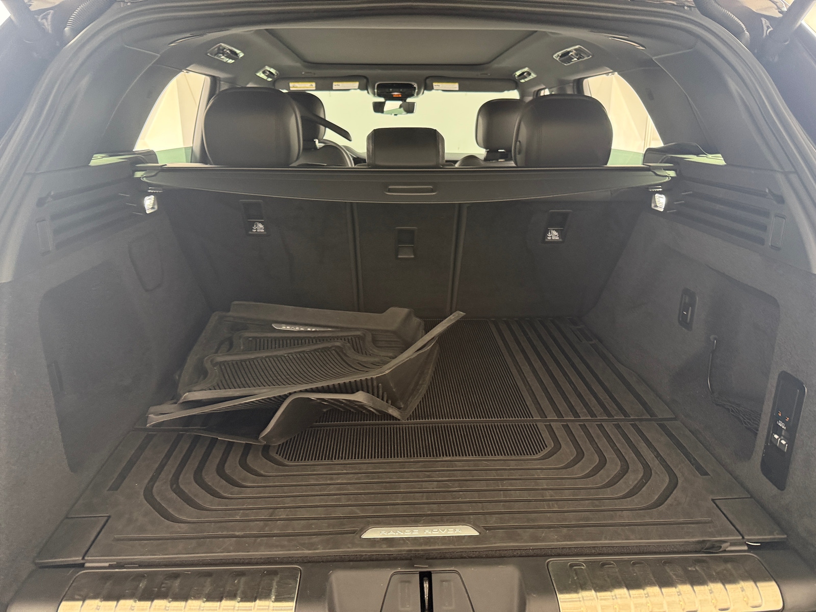 Thumbnail: 2024 Land Rover Range Rover Sport - 6