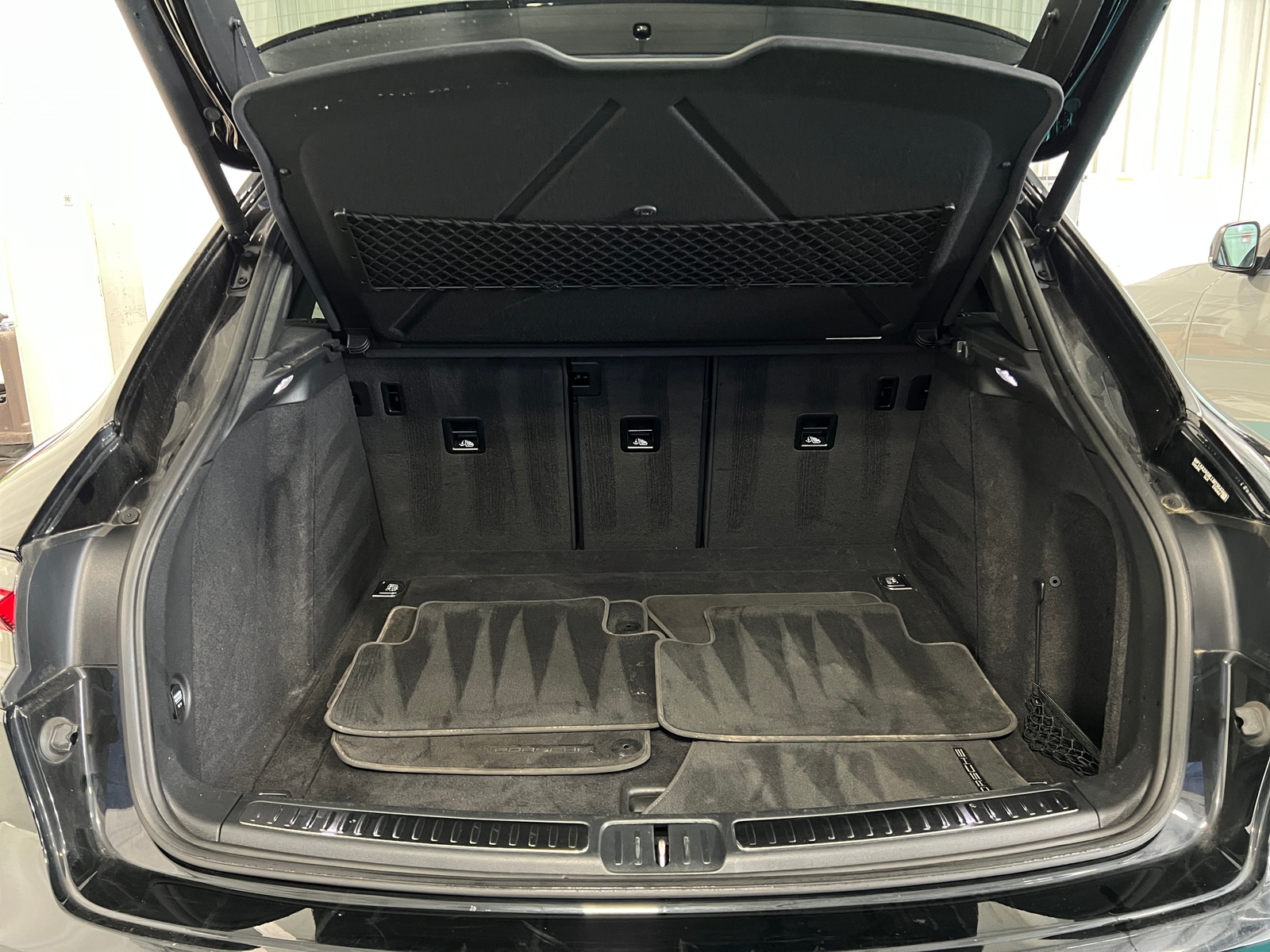 Thumbnail: 2020 Porsche Macan - 6