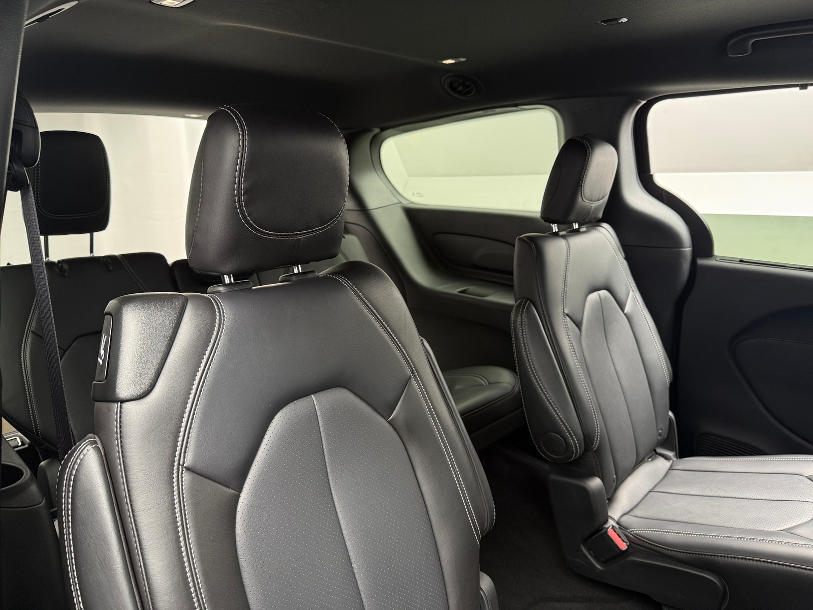 Thumbnail: 2026 Chrysler Pacifica - 5