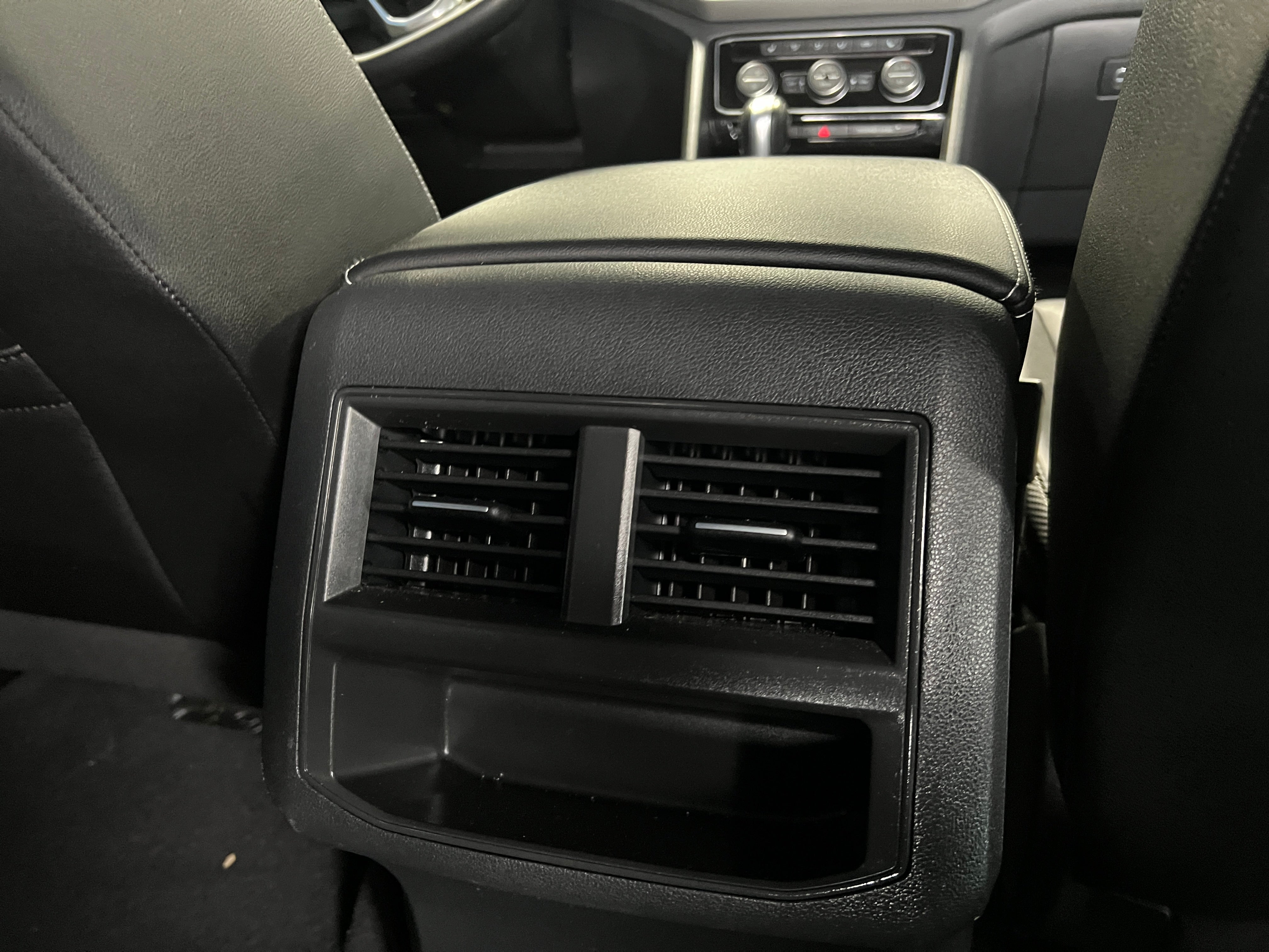 2023 Volkswagen Atlas Cross Sport SE w/Tech - Photo 2
