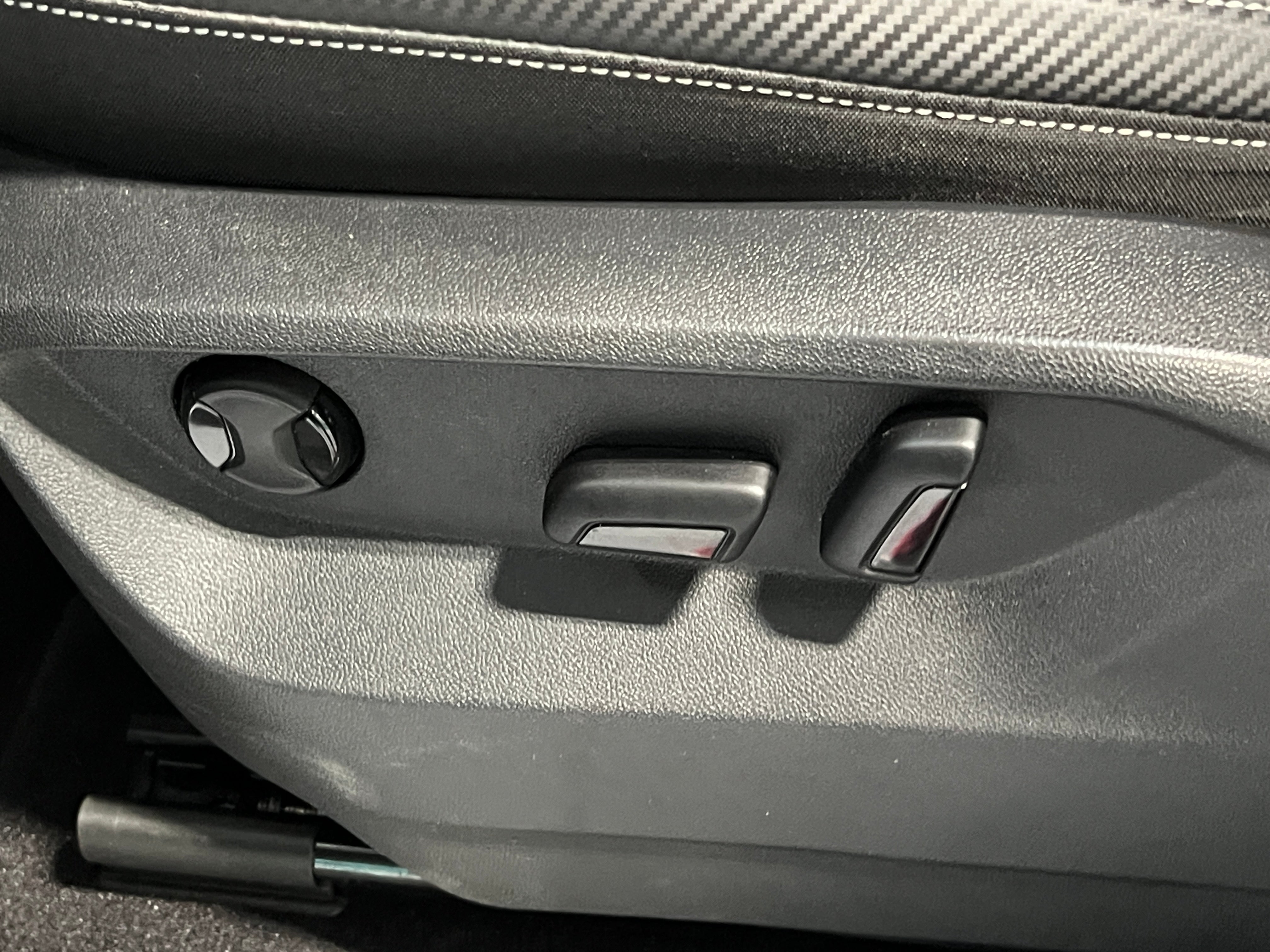 2023 Volkswagen Atlas Cross Sport SE w/Tech - Photo 10