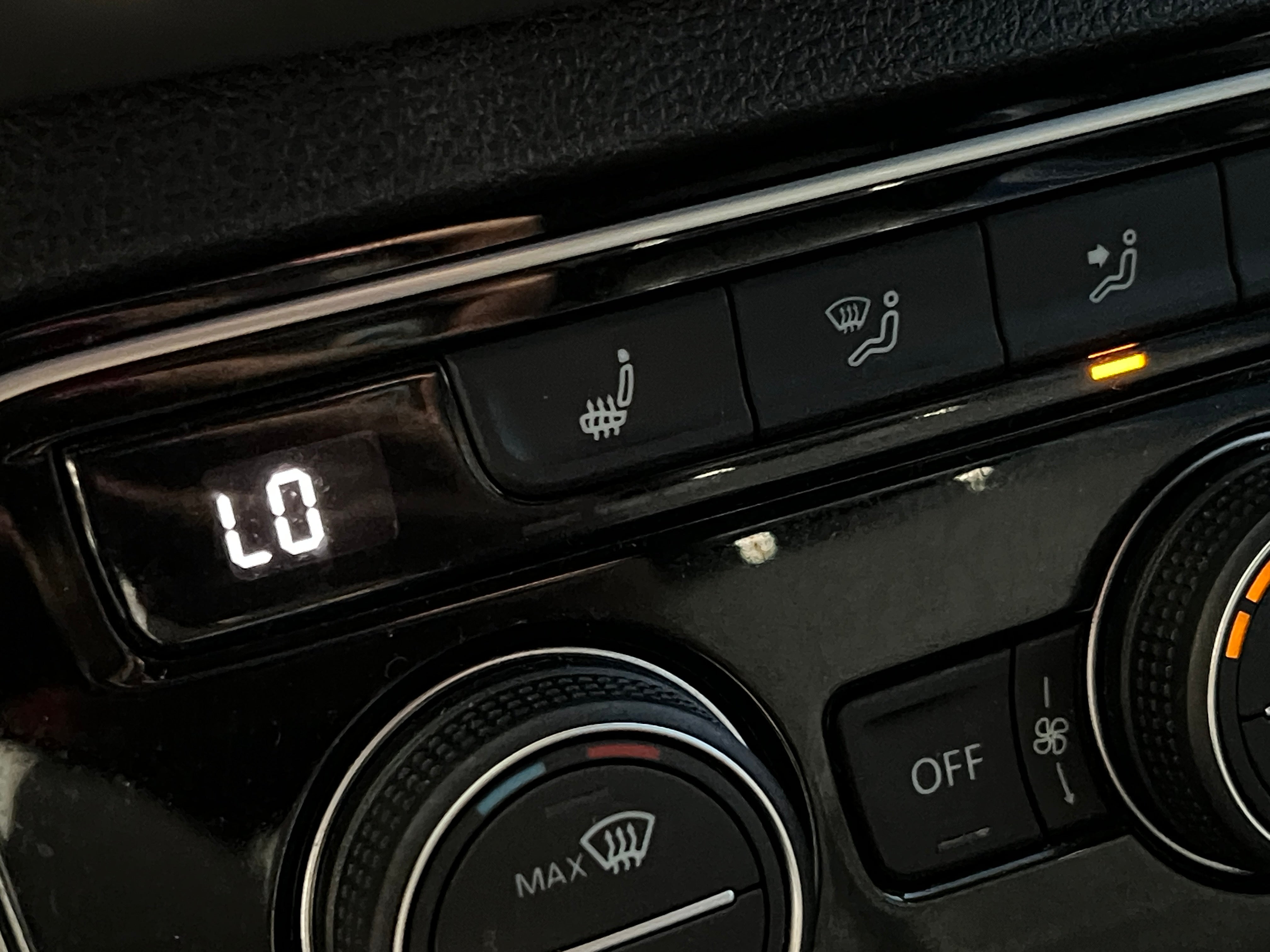 2023 Volkswagen Atlas Cross Sport SE w/Tech - Photo 16