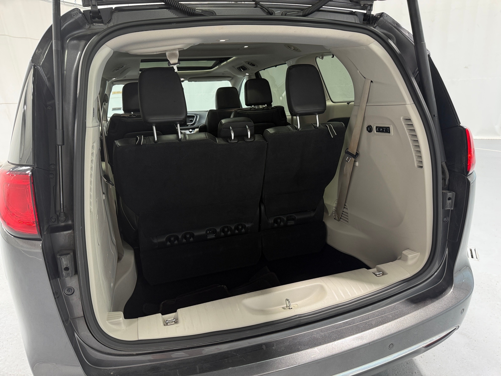 Thumbnail: 2020 Chrysler Pacifica - 7