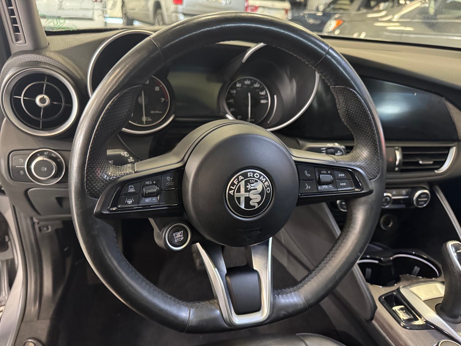 Thumbnail: 2021 Alfa Romeo Giulia - 4