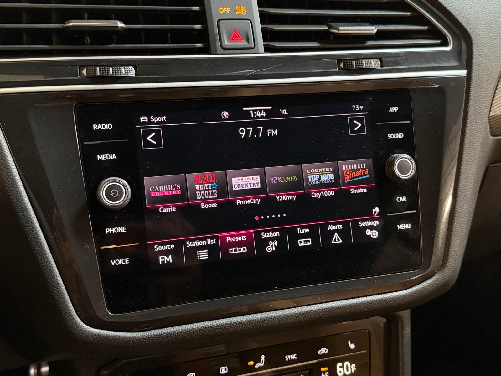 Thumbnail: 2024 Volkswagen Tiguan - 3