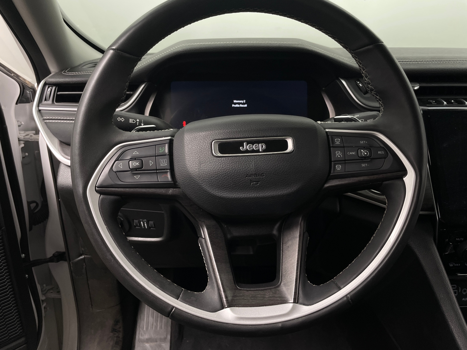 Thumbnail: 2023 Jeep Grand Cherokee - 4