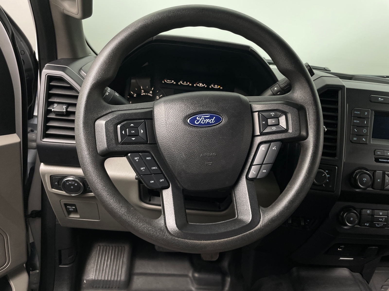 Thumbnail: 2018 Ford Econoline - 5