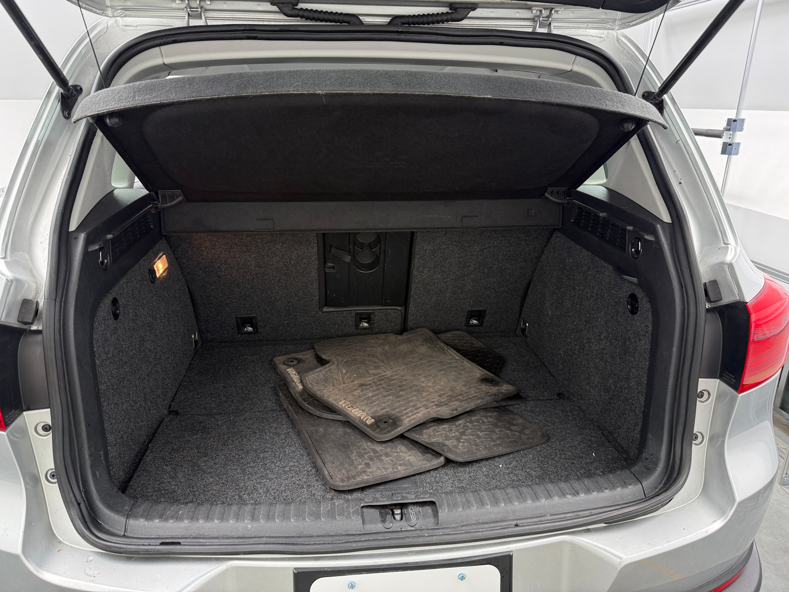 Thumbnail: 2017 Volkswagen Tiguan - 6