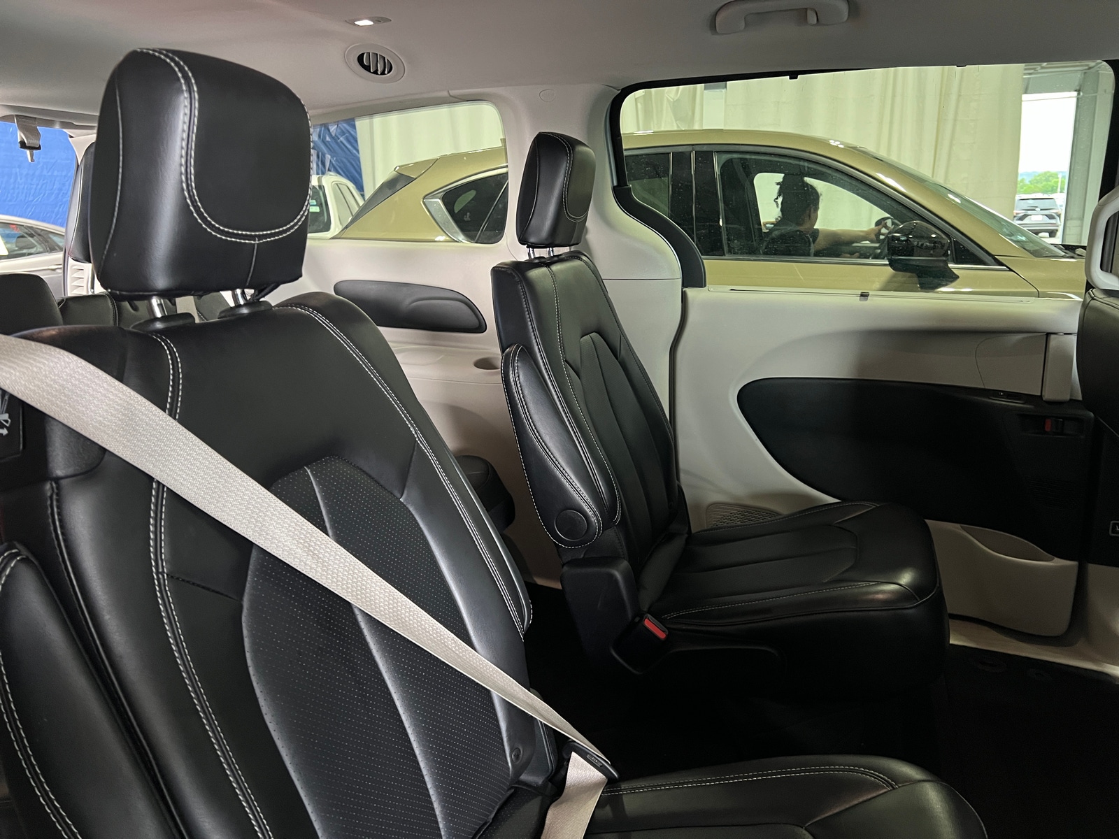 Thumbnail: 2024 Chrysler Pacifica - 6
