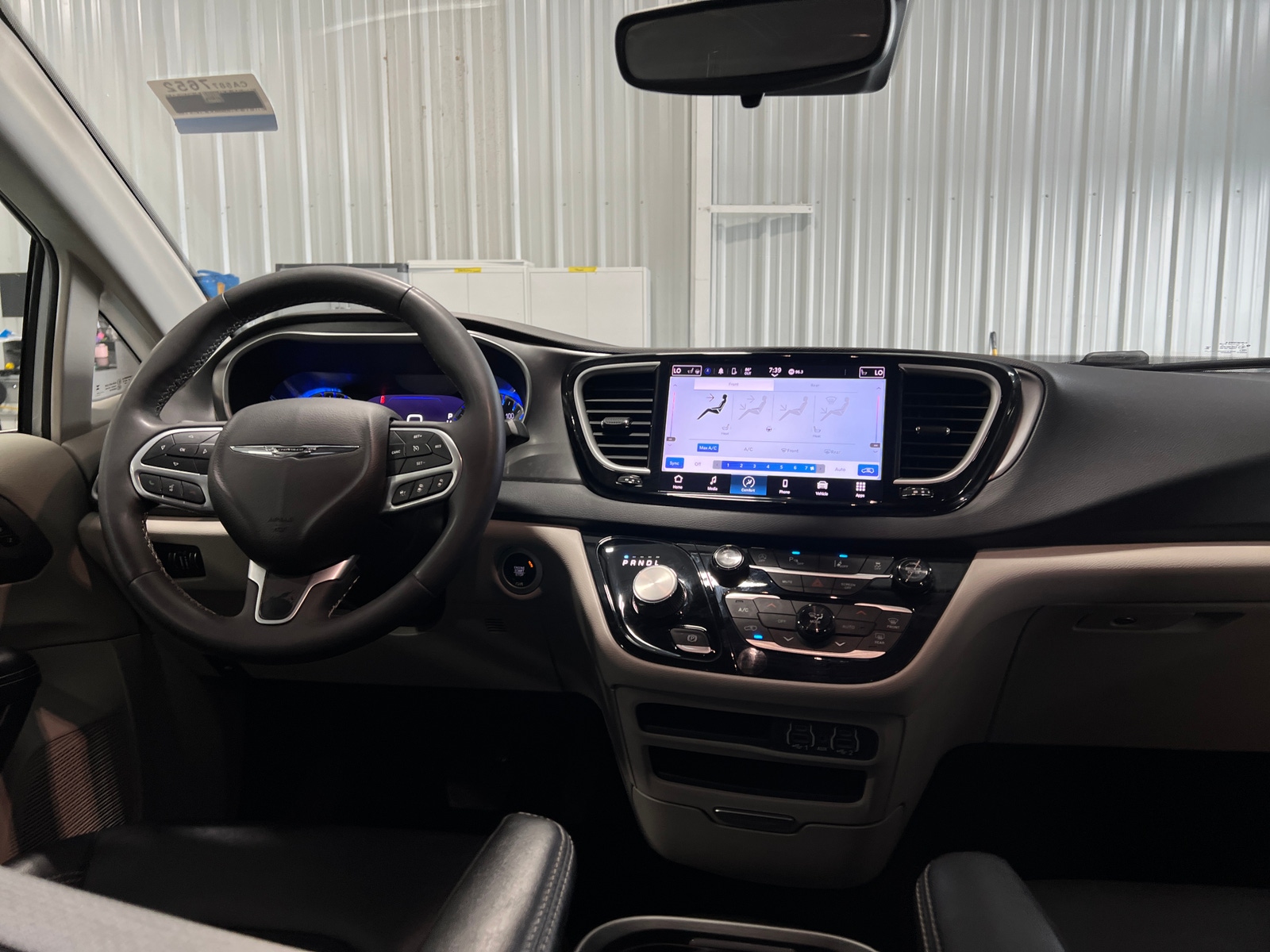 Thumbnail: 2024 Chrysler Pacifica - 3