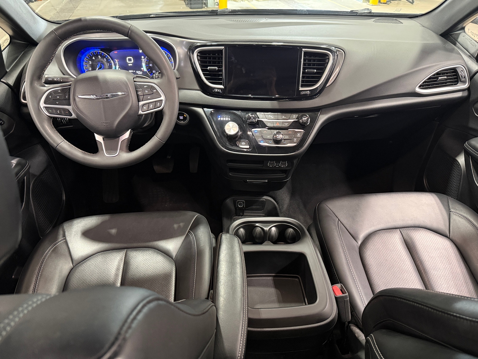 Thumbnail: 2025 Chrysler Pacifica - 2