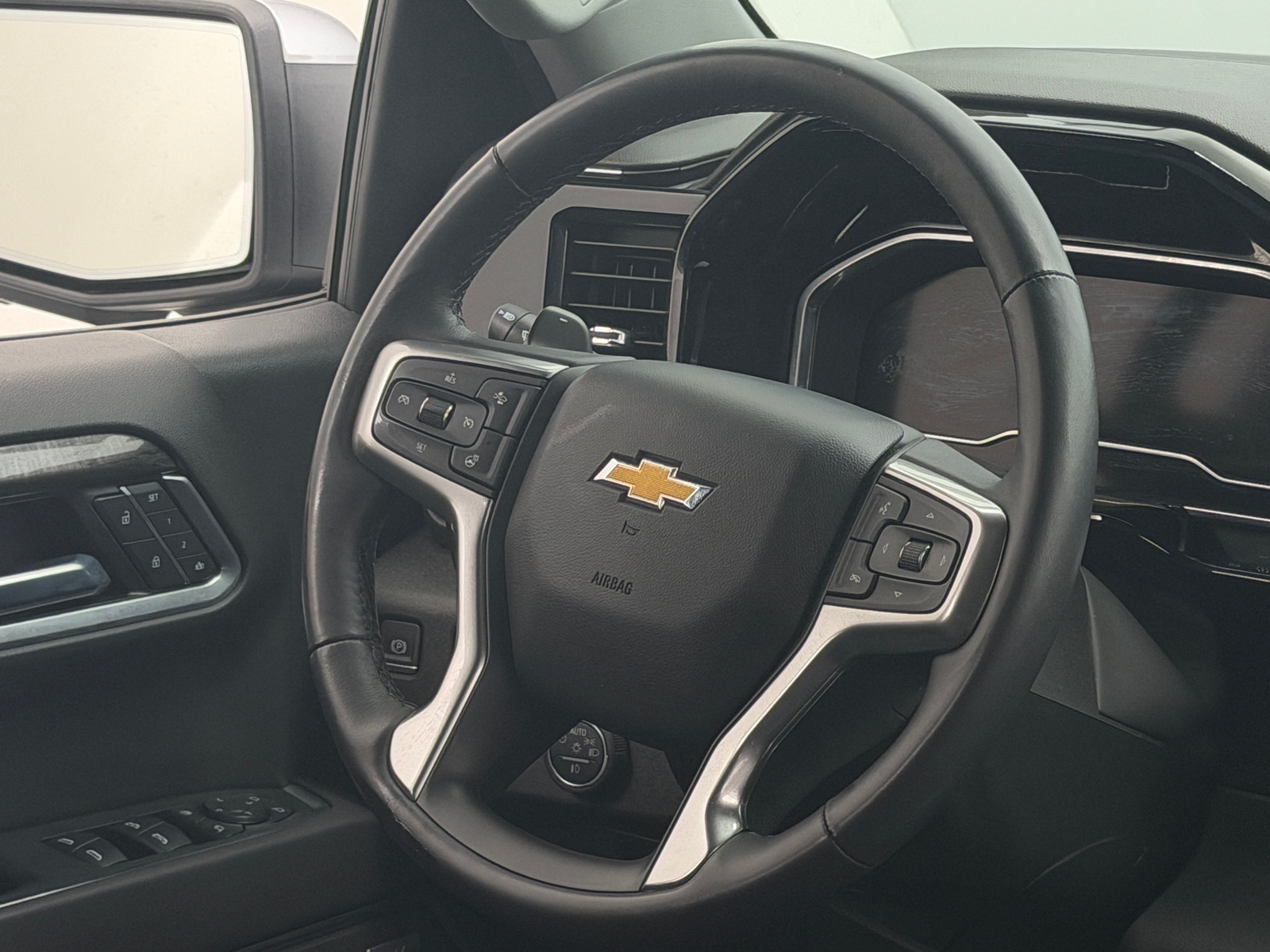 Thumbnail: 2022 Chevrolet Silverado 1500 - 4