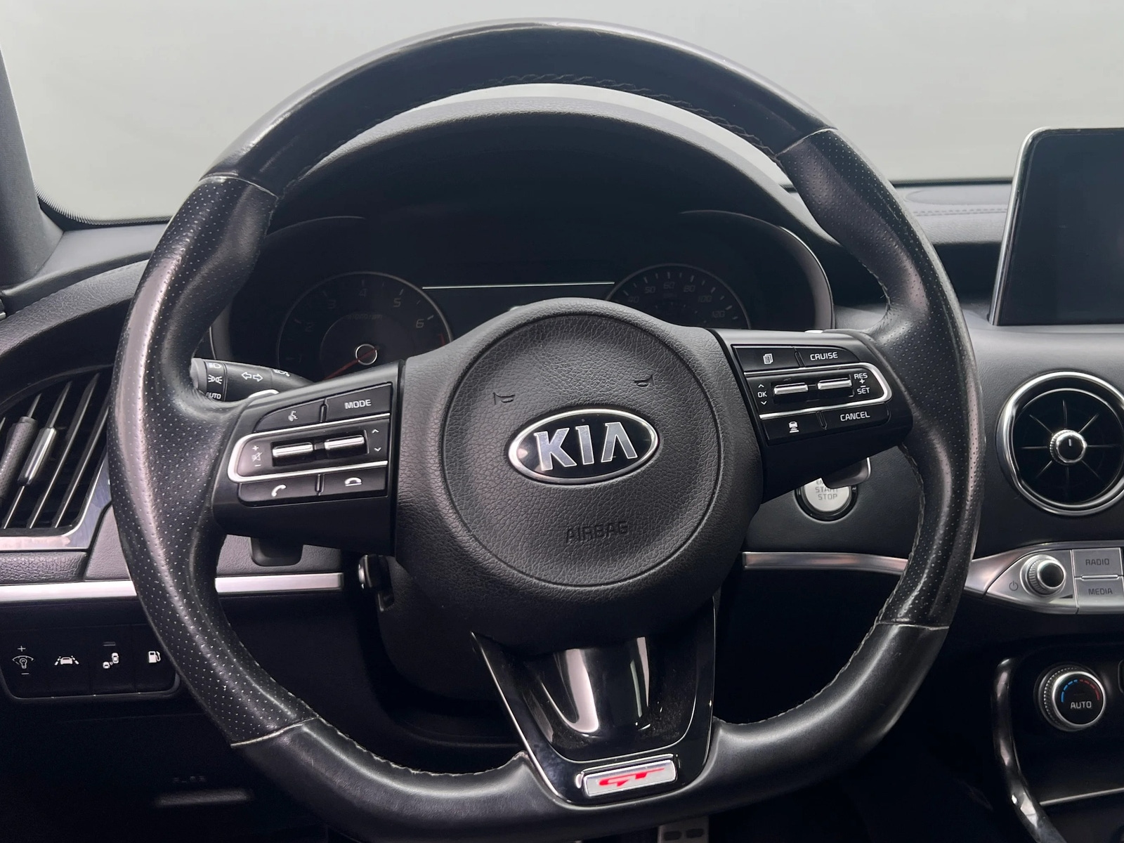 Thumbnail: 2018 Kia Stinger - 4