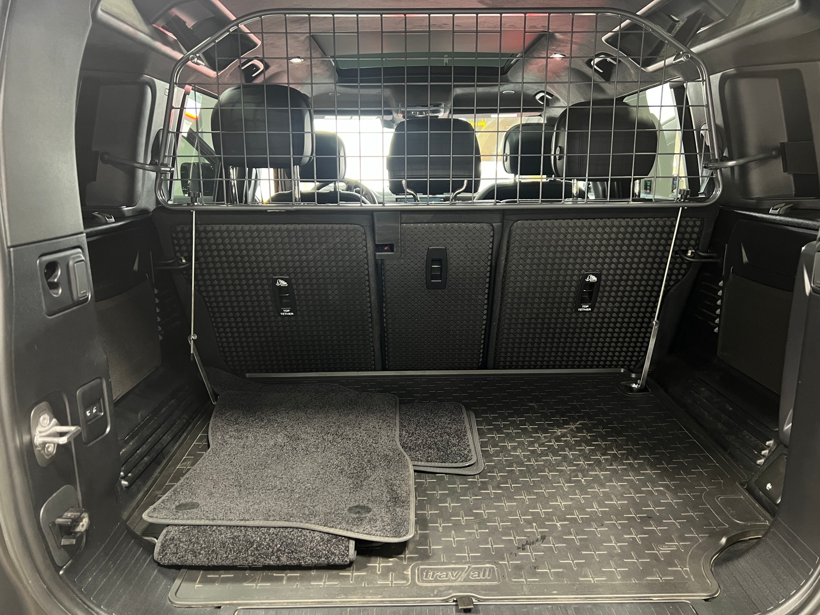 Thumbnail: 2025 Land Rover Defender - 6
