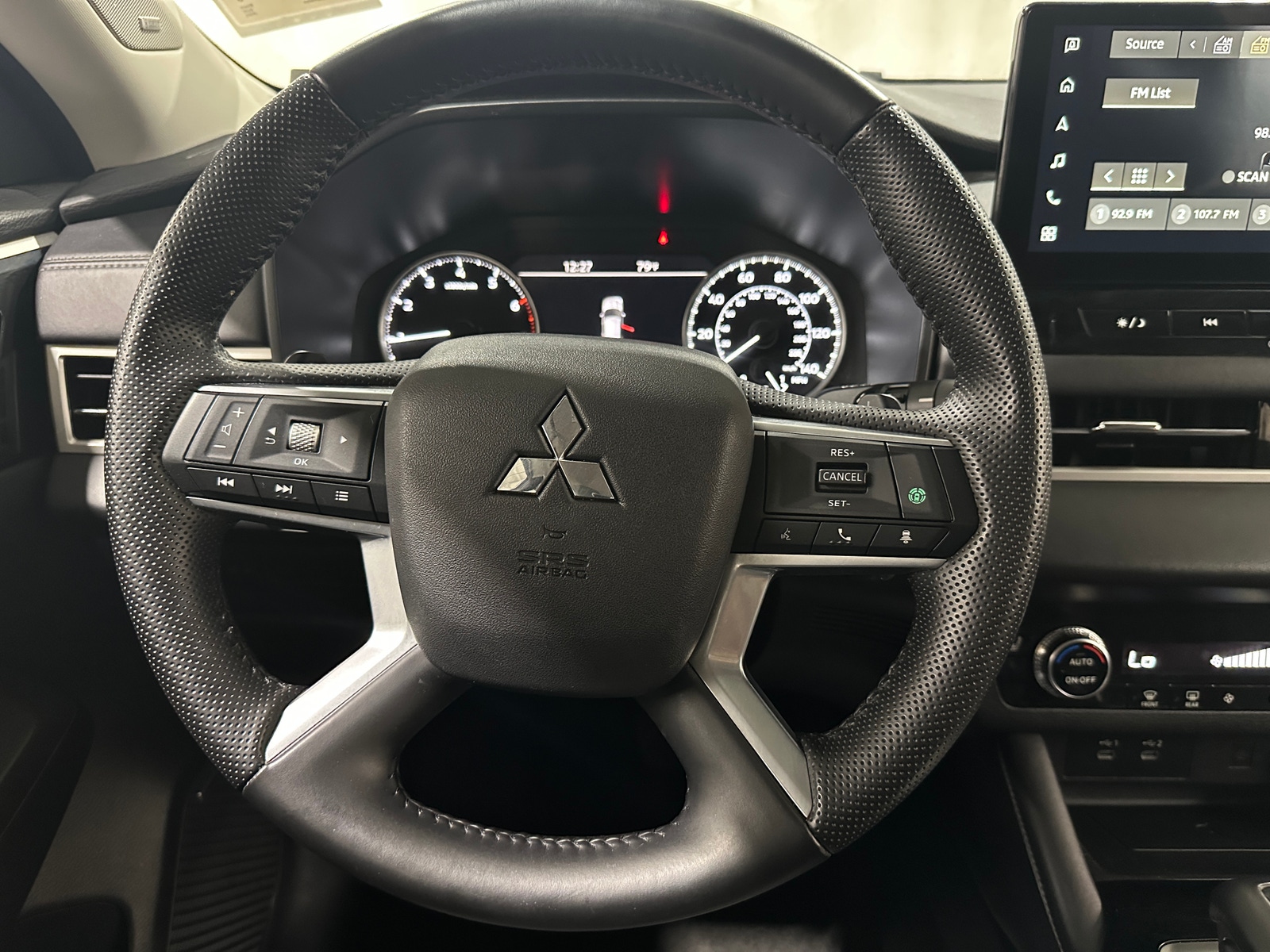 Thumbnail: 2025 Mitsubishi Outlander - 4