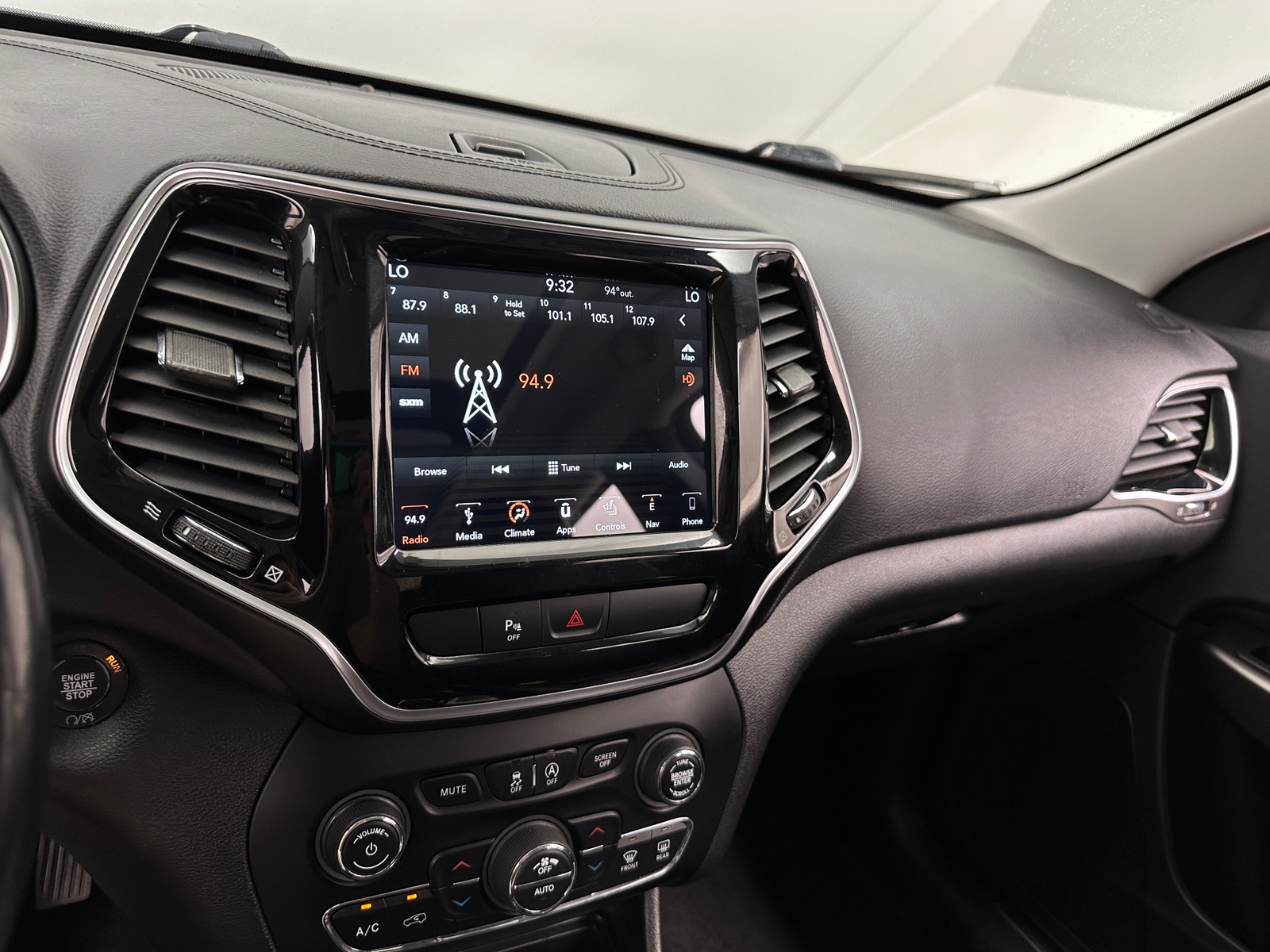 Thumbnail: 2019 Jeep Cherokee - 3