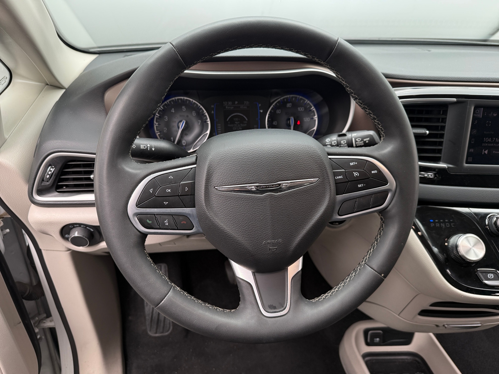 Thumbnail: 2023 Chrysler Voyager - 5
