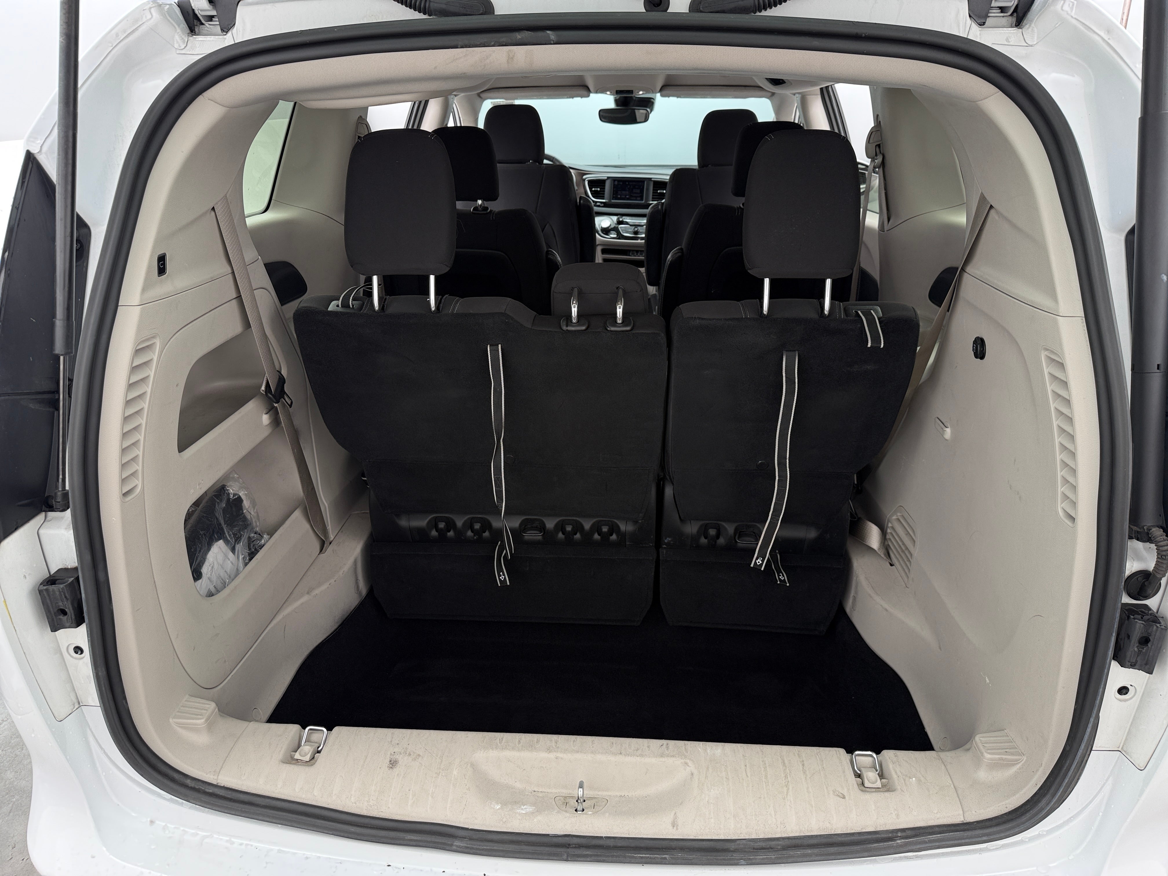 2023 Chrysler Voyager