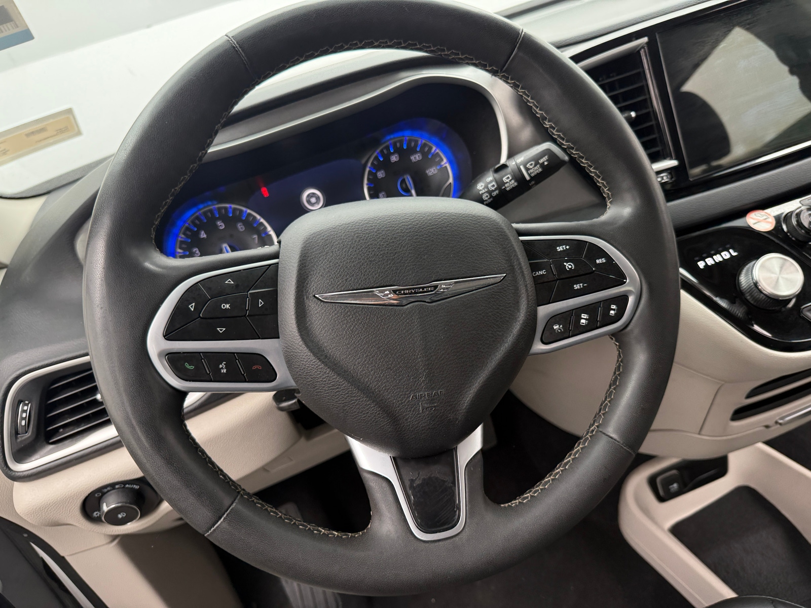 Thumbnail: 2023 Chrysler Pacifica - 4