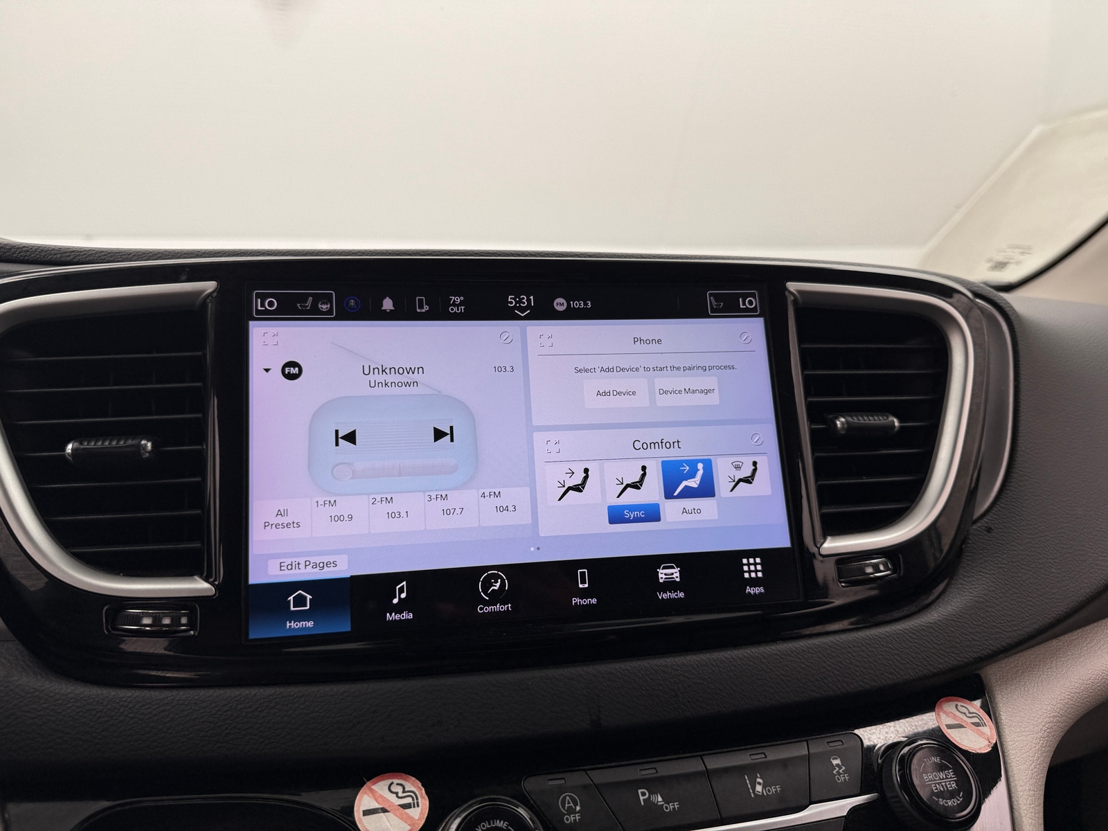 Thumbnail: 2023 Chrysler Pacifica - 3