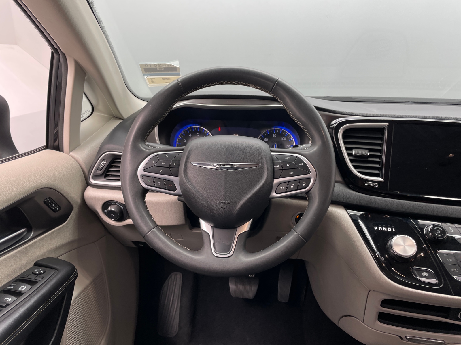 Thumbnail: 2023 Chrysler Pacifica - 4