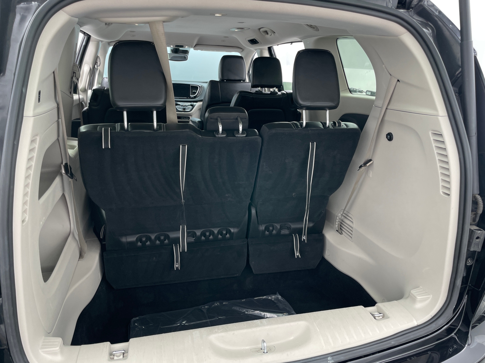 Thumbnail: 2023 Chrysler Pacifica - 6
