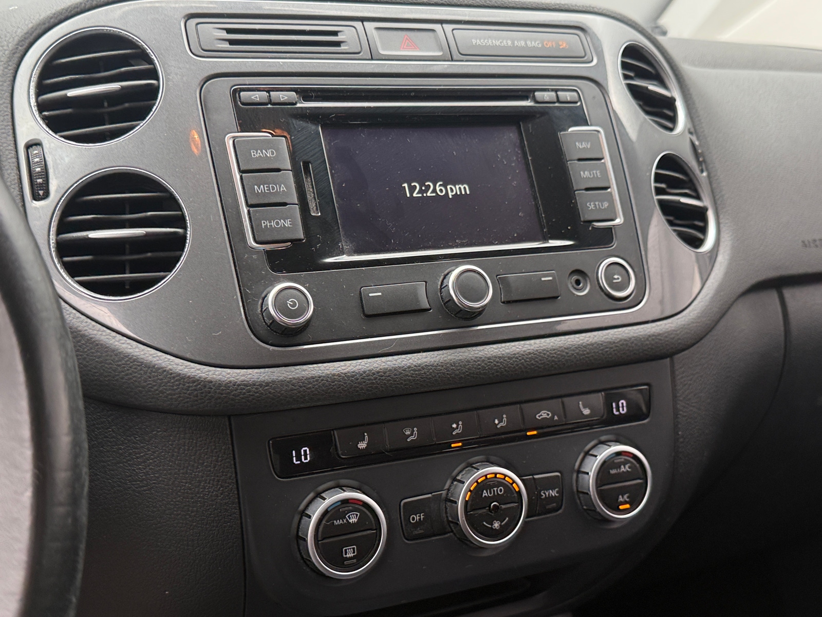 Thumbnail: 2015 Volkswagen Tiguan - 4