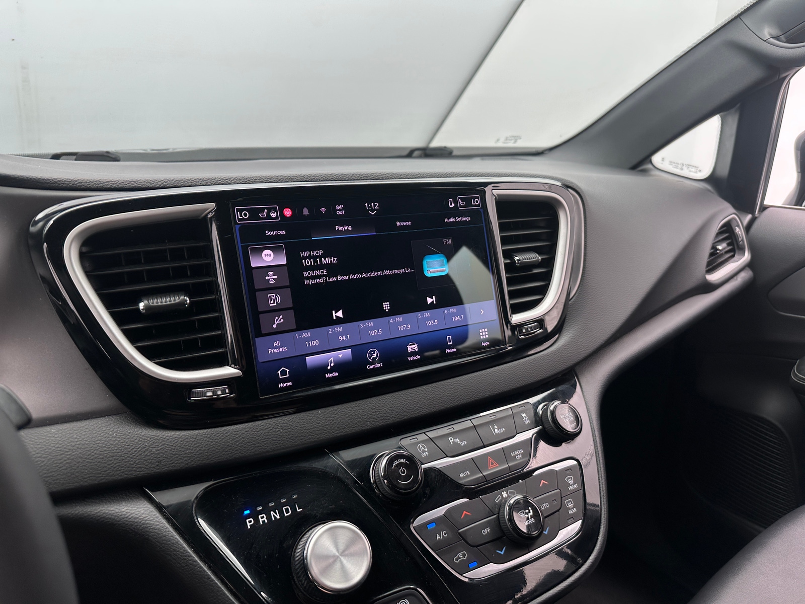 Thumbnail: 2025 Chrysler Pacifica - 3