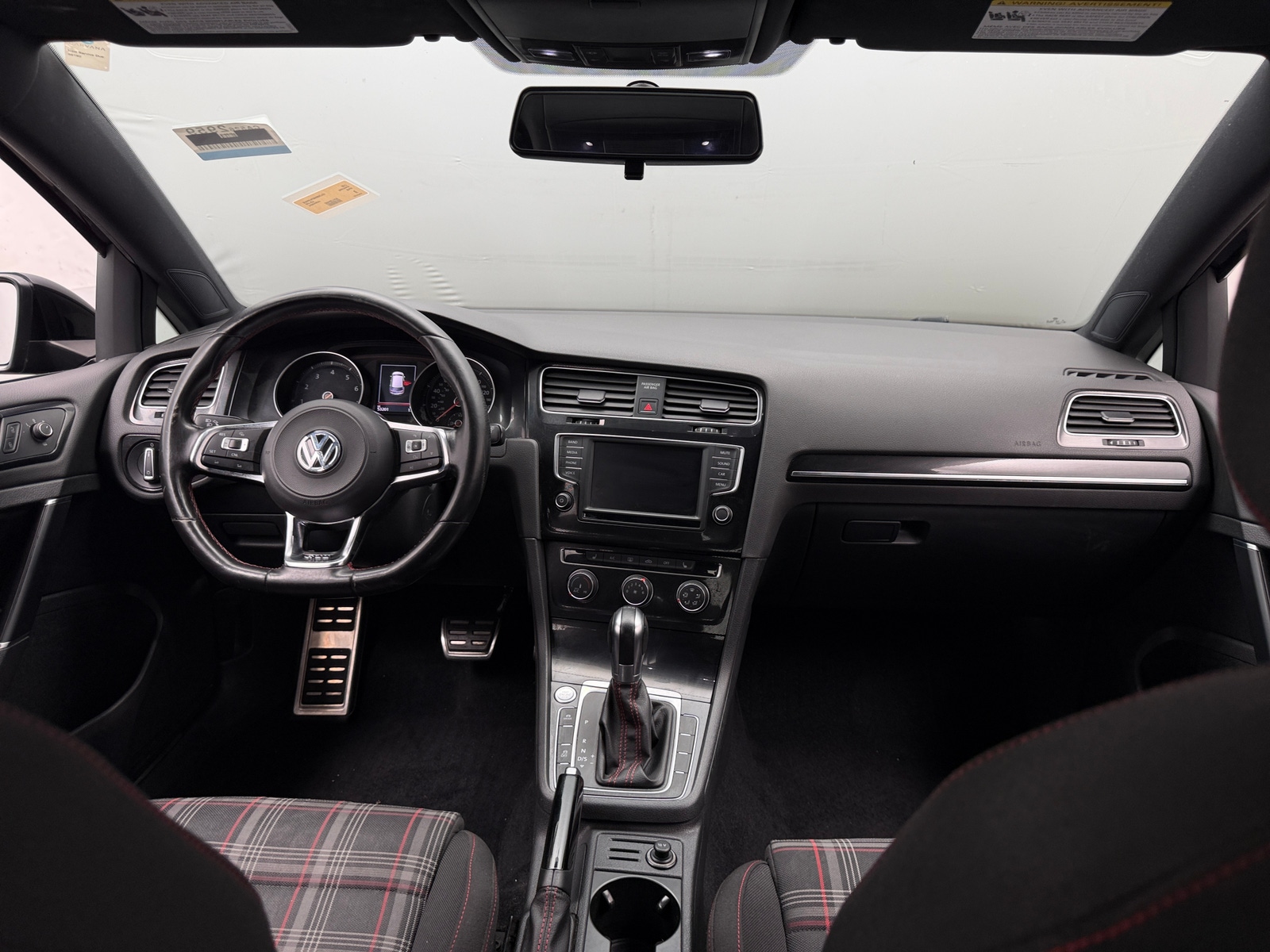 Thumbnail: 2017 Volkswagen Golf - 3