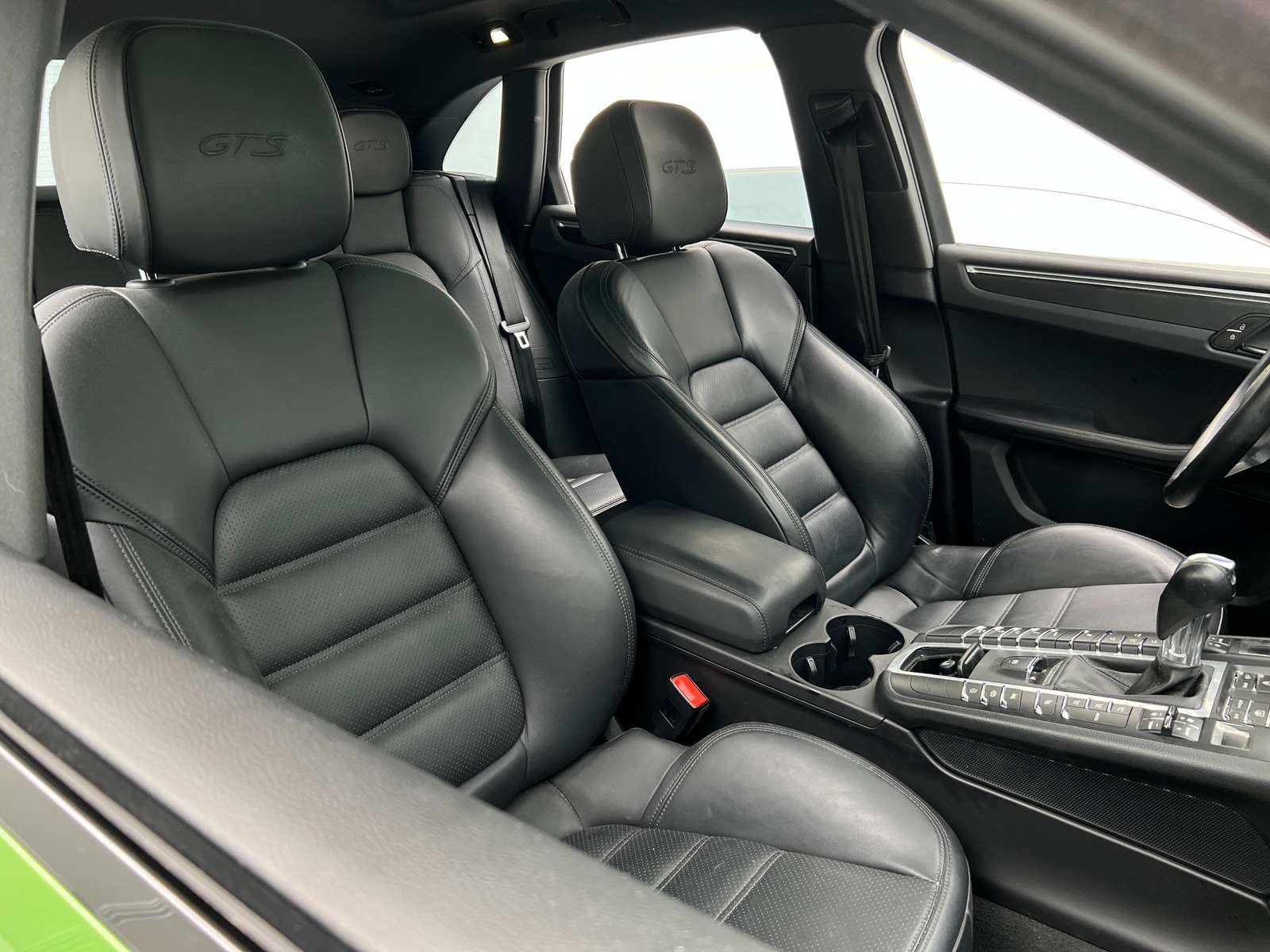 Thumbnail: 2021 Porsche Macan - 2