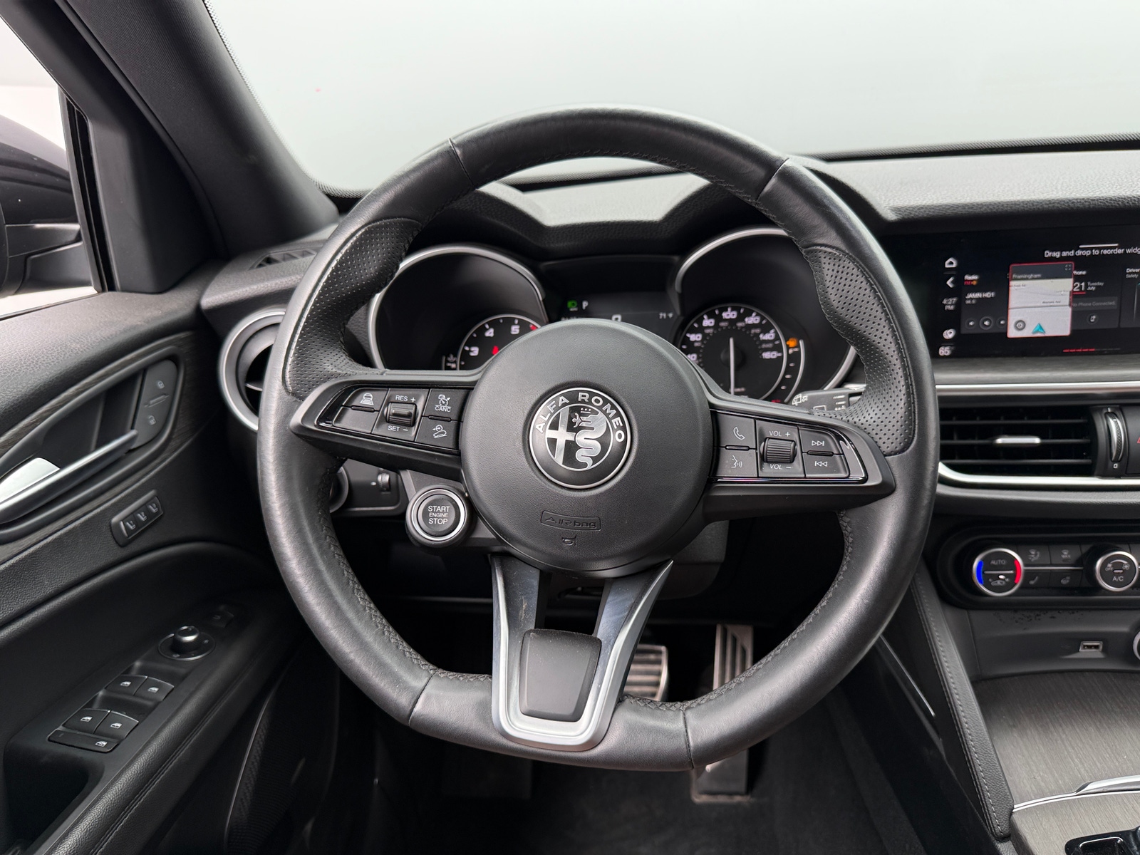 Thumbnail: 2022 Alfa Romeo Stelvio - 4