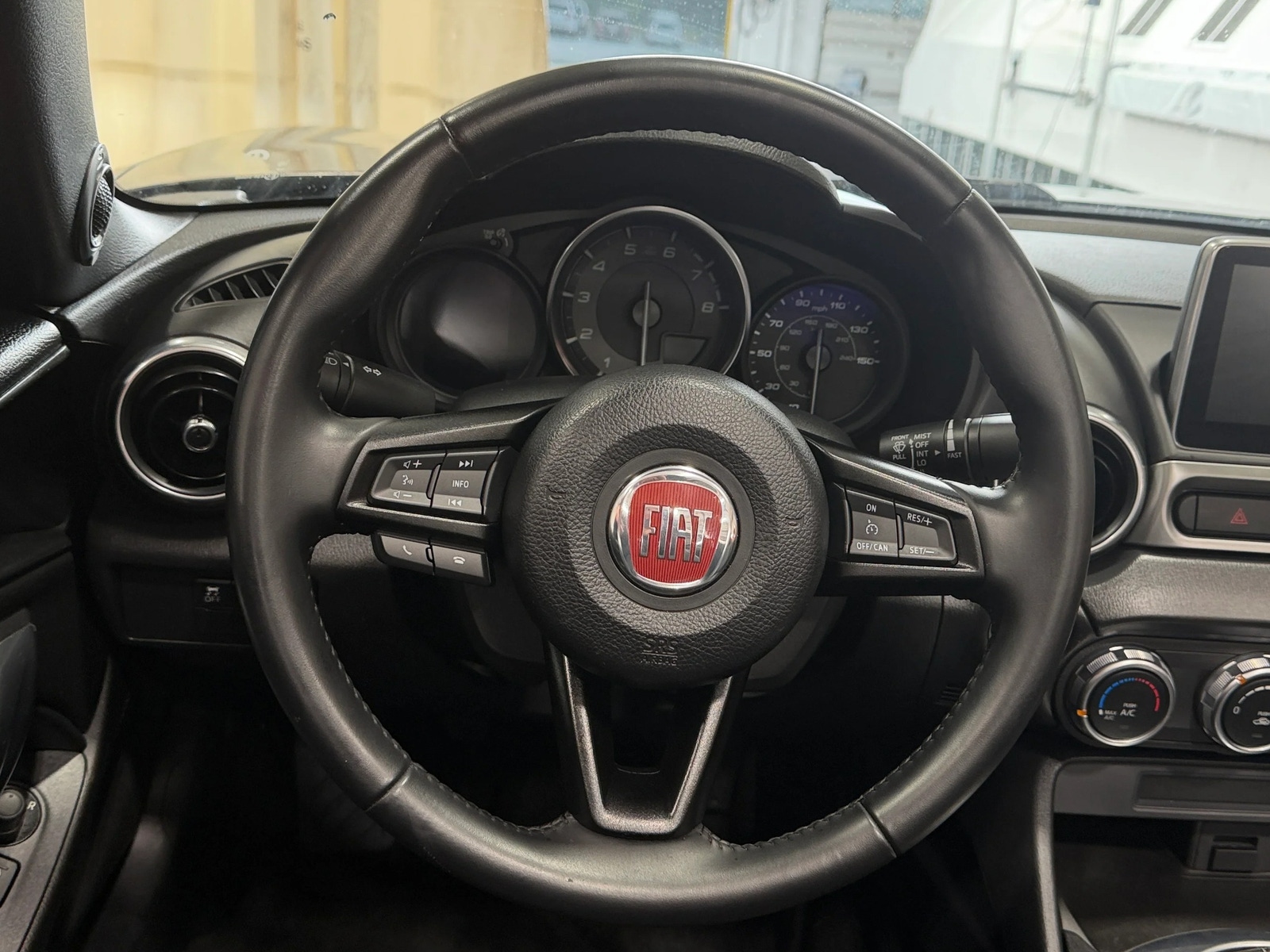 Thumbnail: 2017 Fiat 124 Spider - 5
