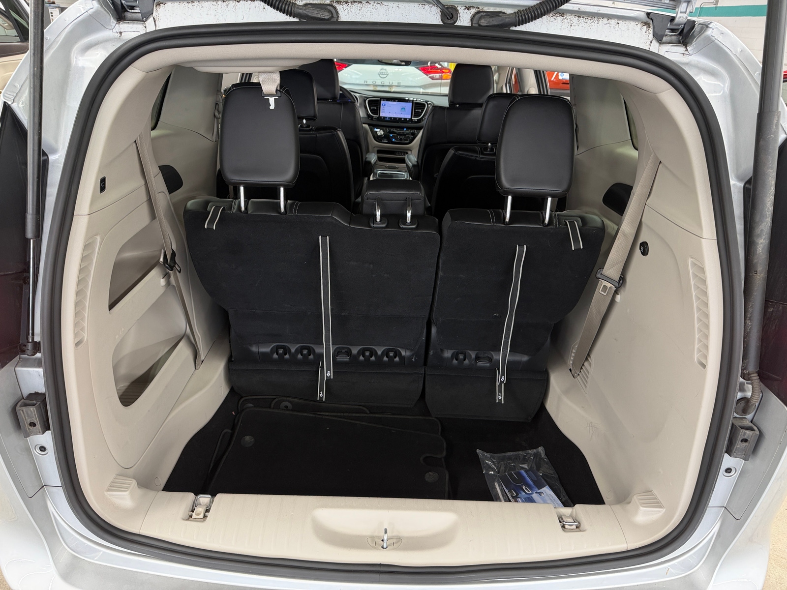 Thumbnail: 2024 Chrysler Pacifica - 6