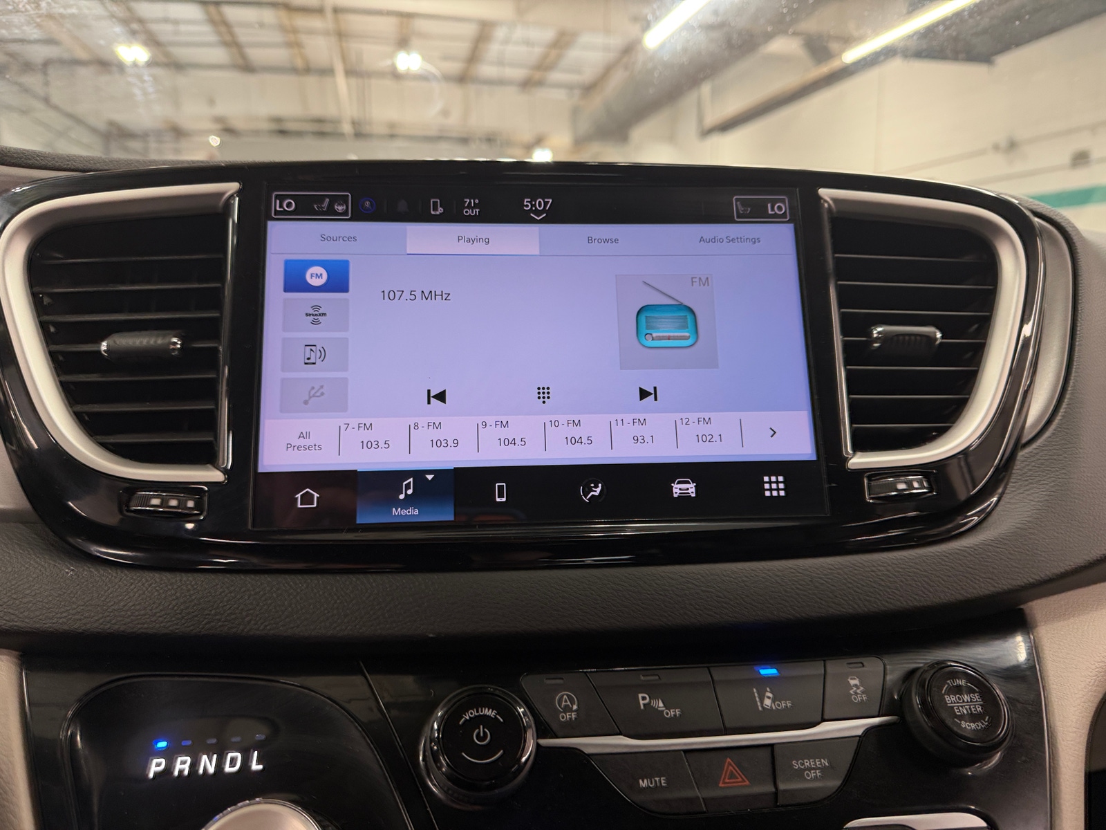 Thumbnail: 2024 Chrysler Pacifica - 3