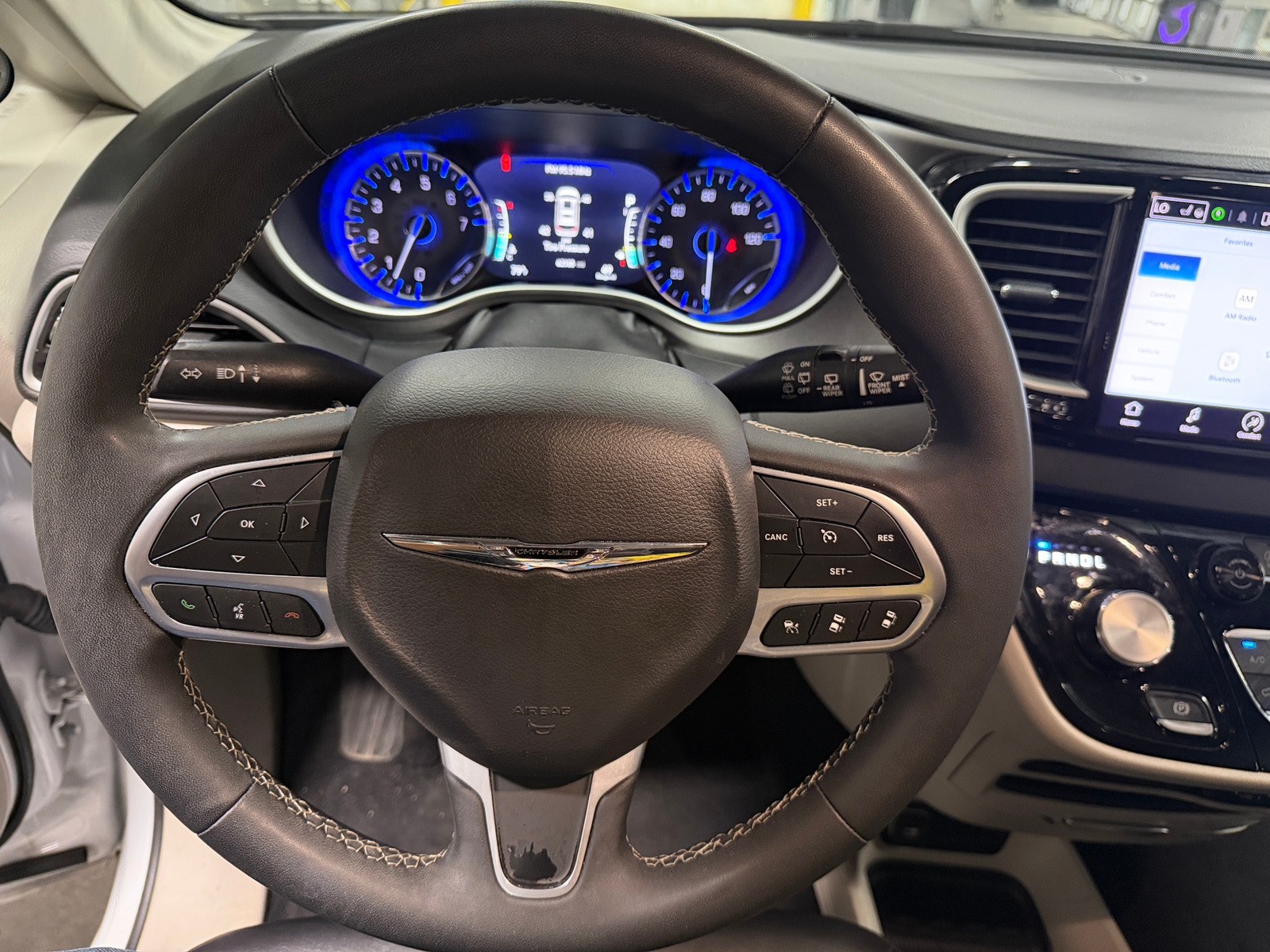 Thumbnail: 2024 Chrysler Pacifica - 4