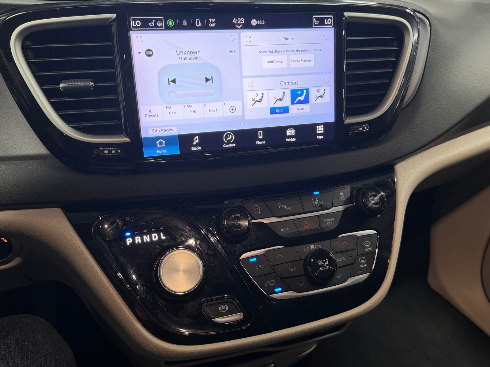 Thumbnail: 2024 Chrysler Pacifica - 3