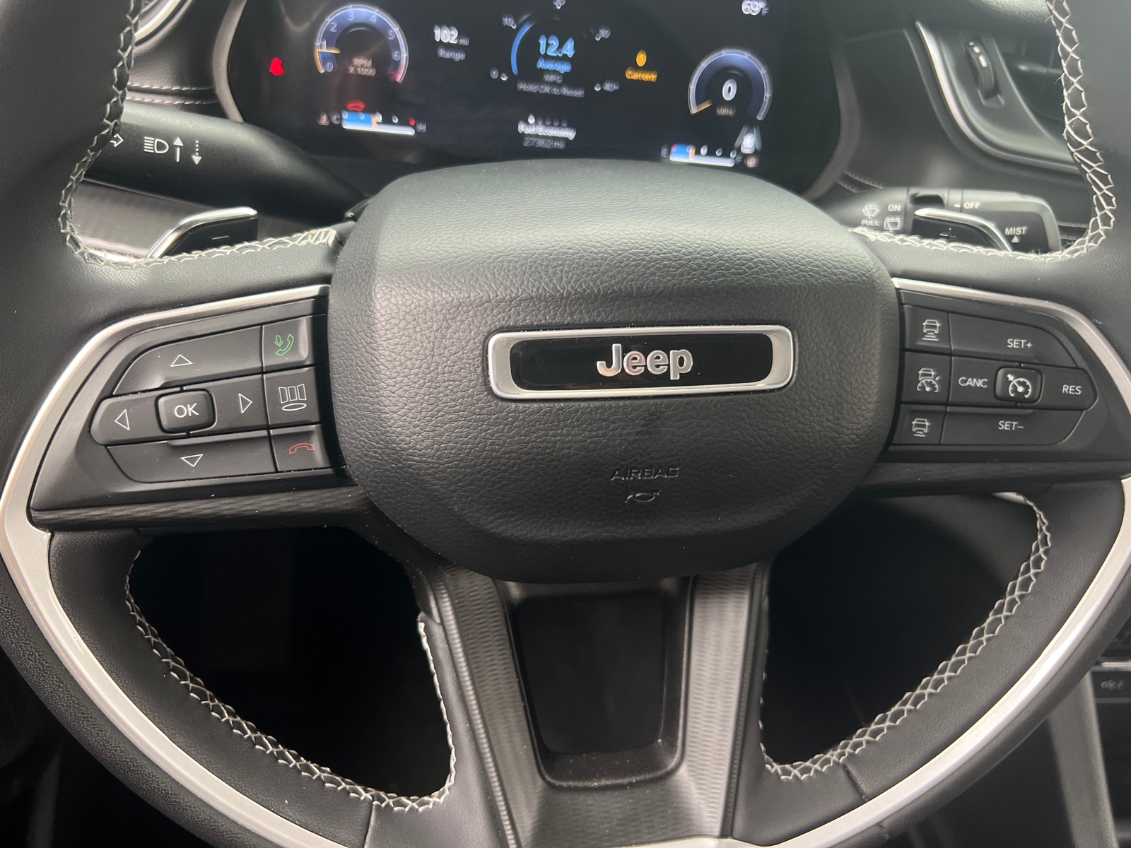 Thumbnail: 2023 Jeep Grand Cherokee L - 5
