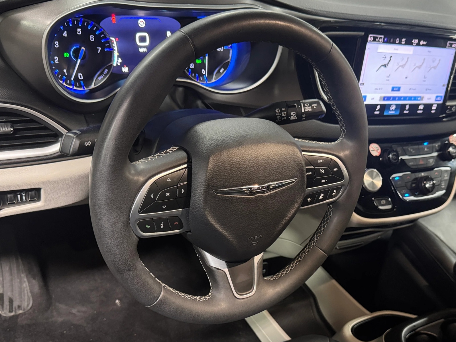 Thumbnail: 2024 Chrysler Pacifica - 4