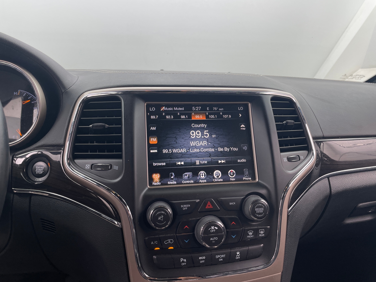 Thumbnail: 2017 Jeep Grand Cherokee - 3