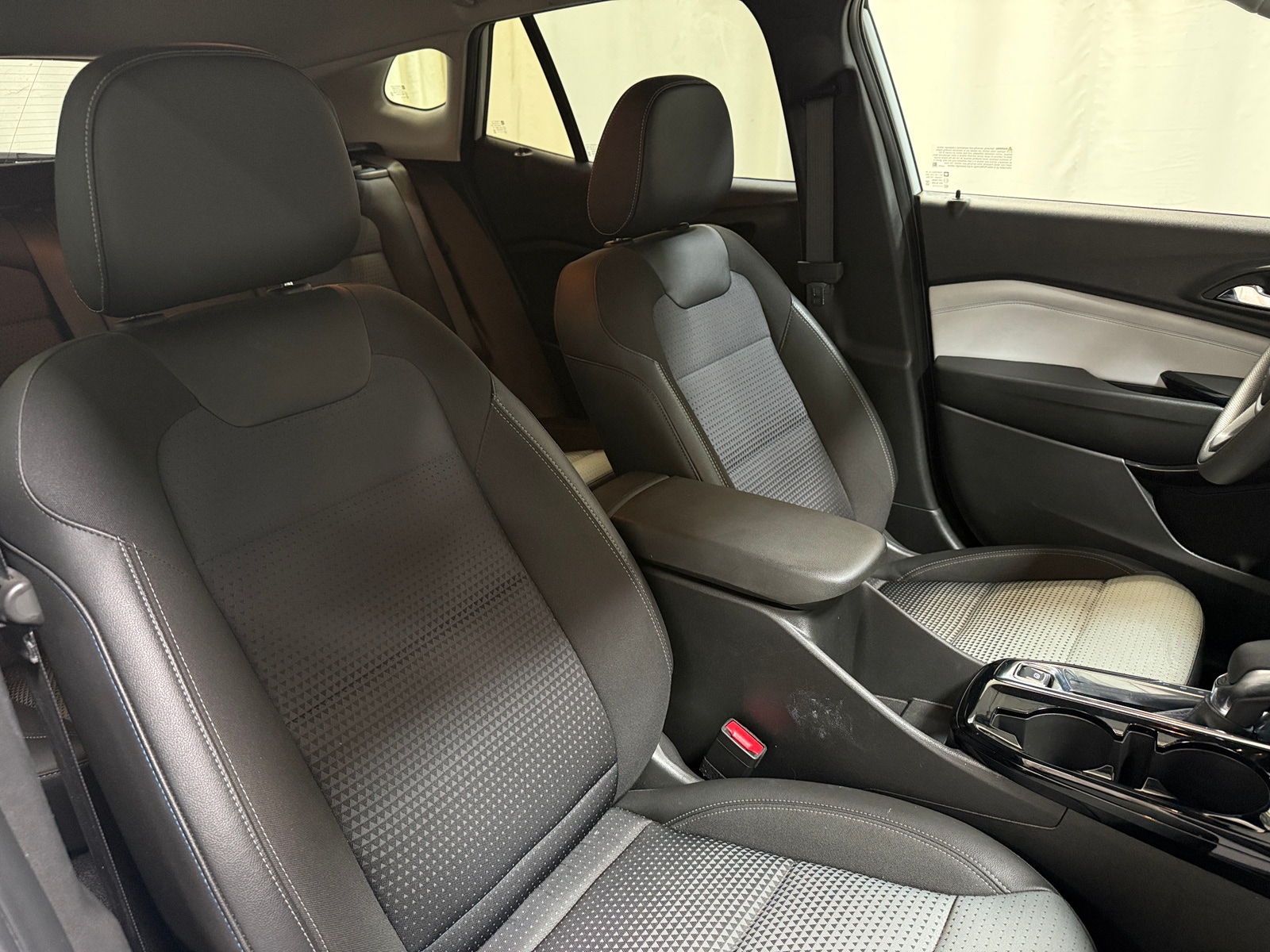 Thumbnail: 2025 Chevrolet Trax - 2