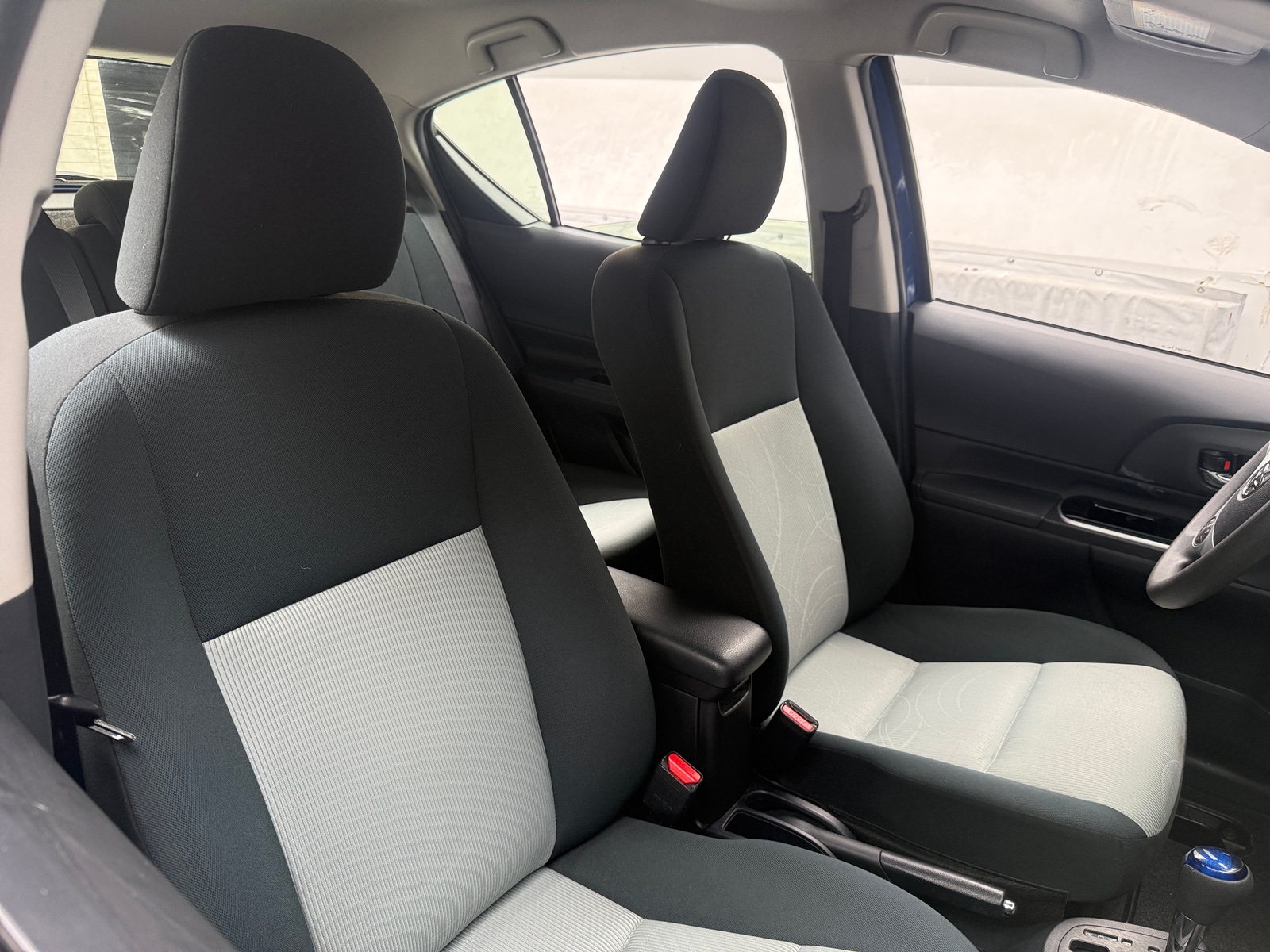 Thumbnail: 2015 Toyota Prius c - 2