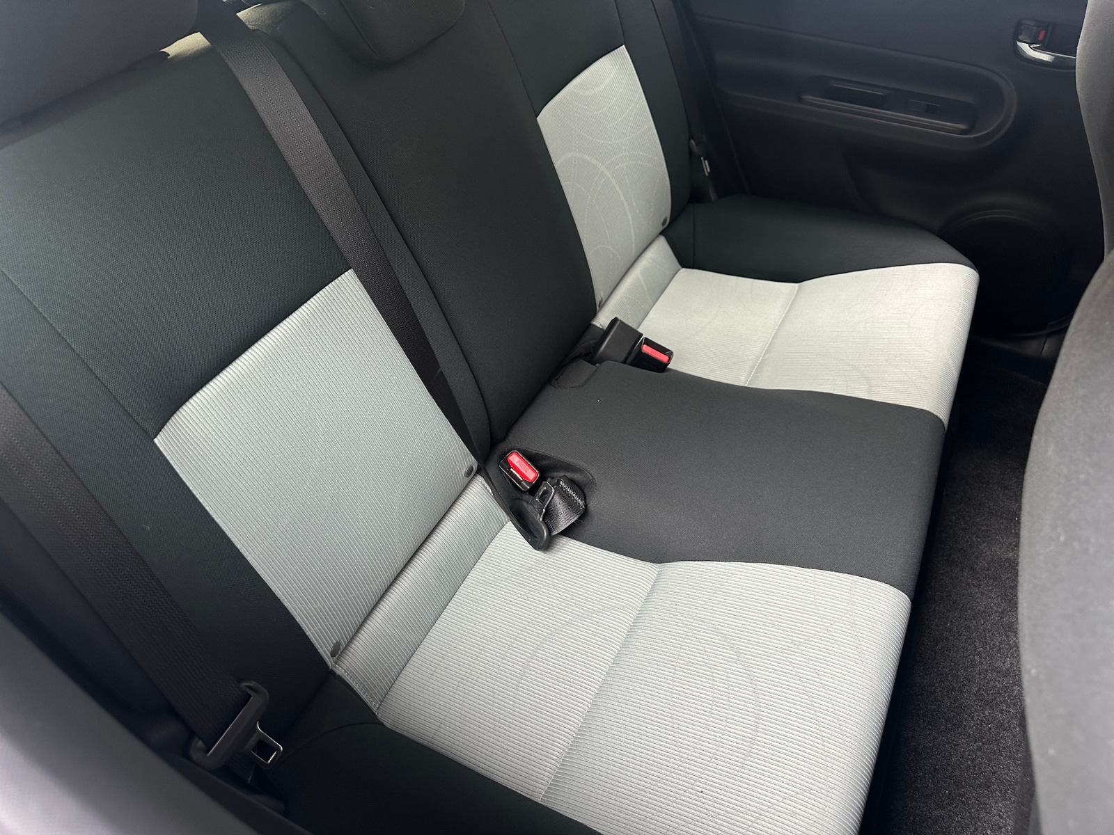 Thumbnail: 2015 Toyota Prius c - 6