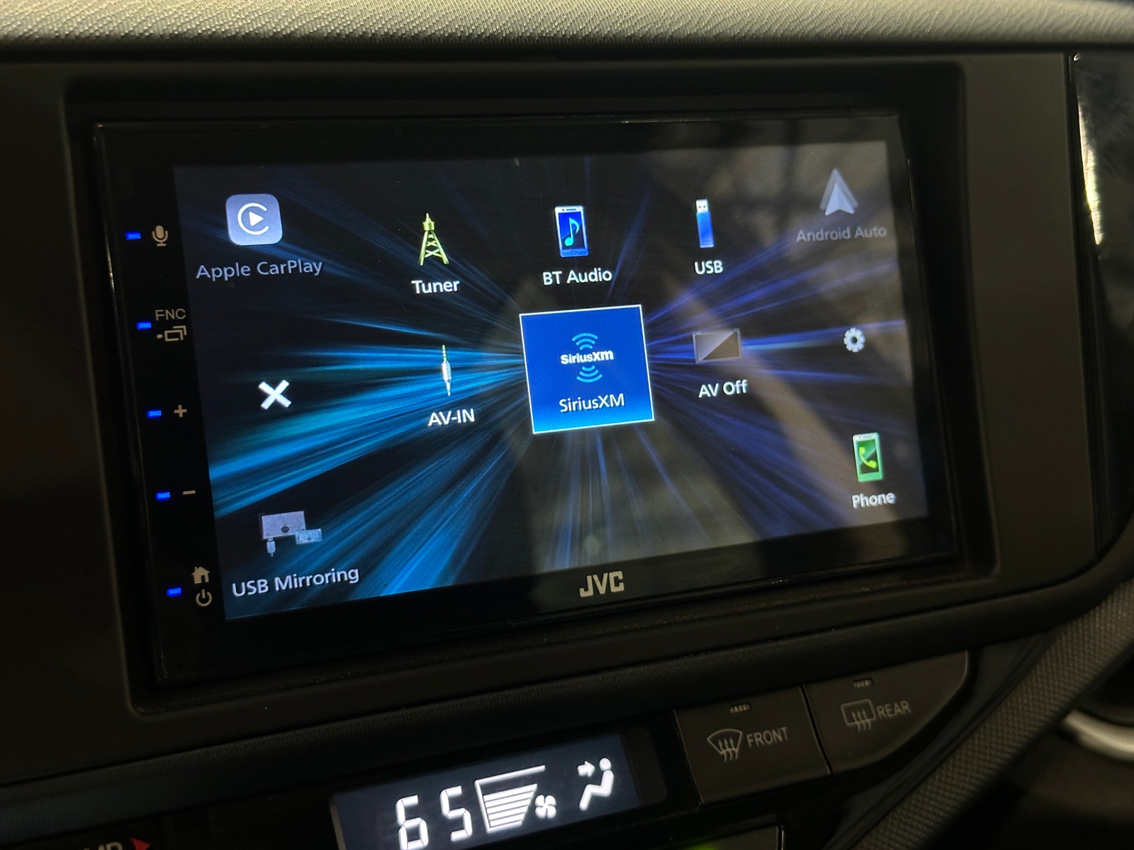 Thumbnail: 2015 Toyota Prius c - 4